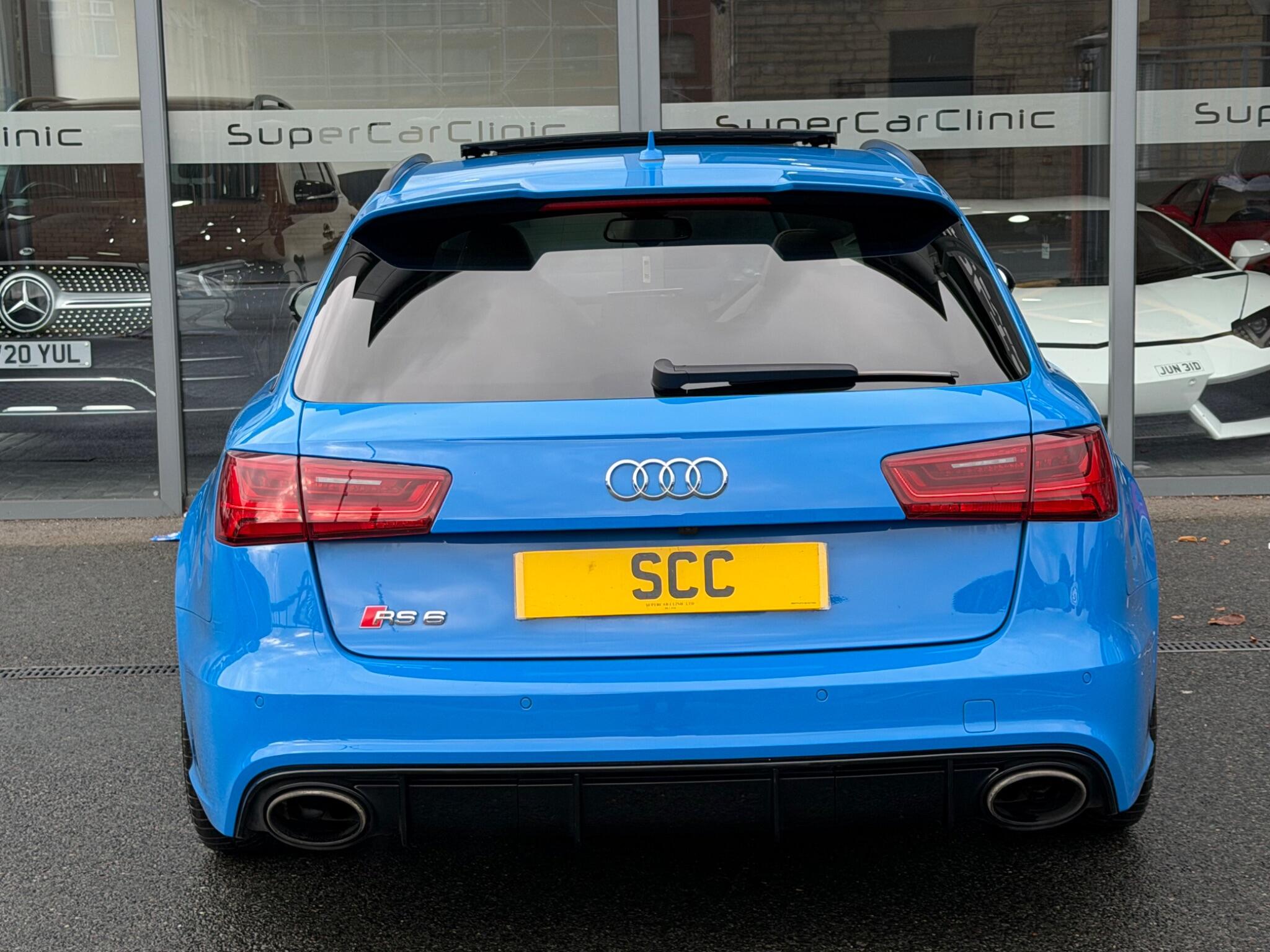 Audi RS6 Avant view 11