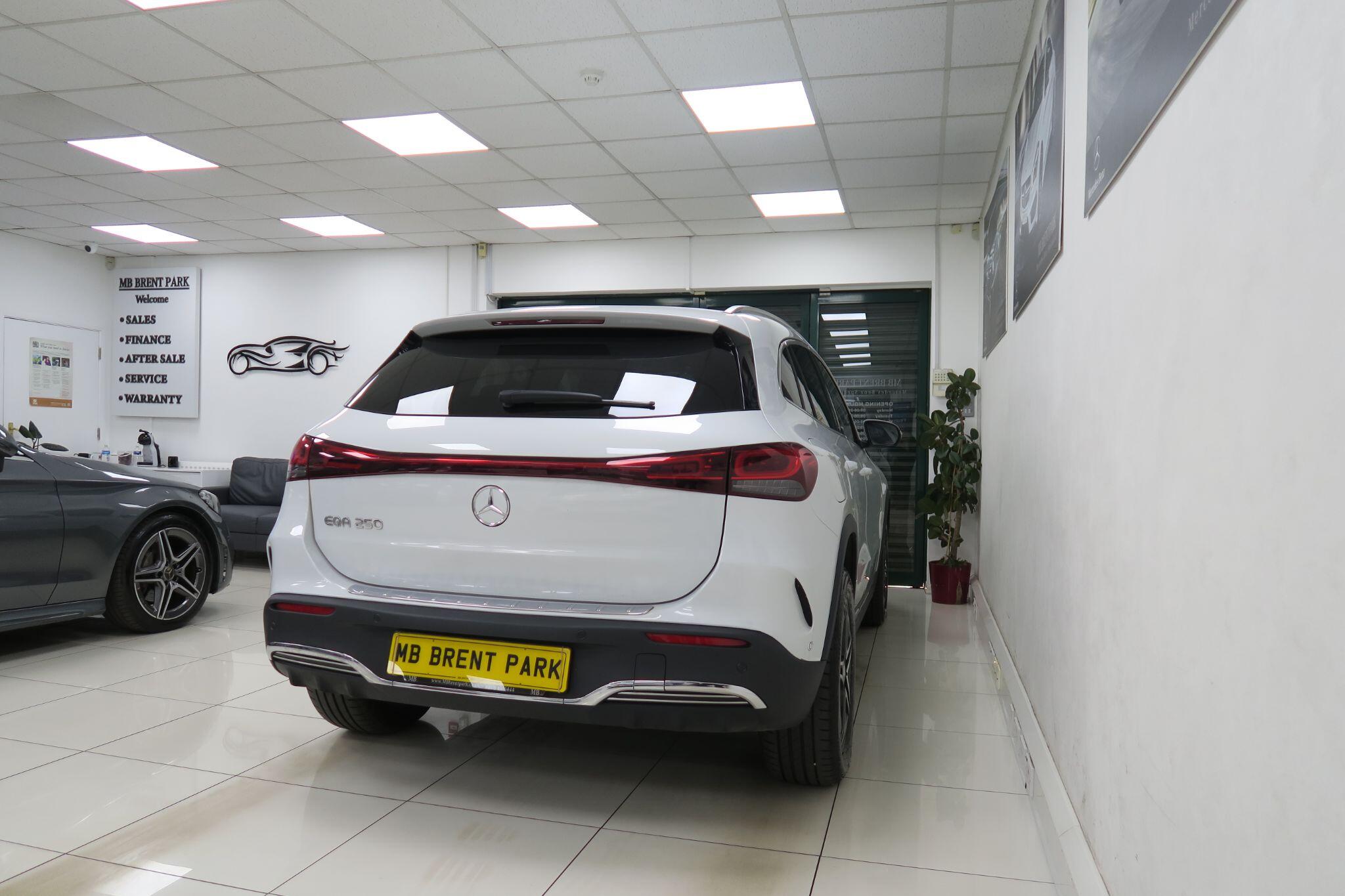 Mercedes-Benz EQA view 7