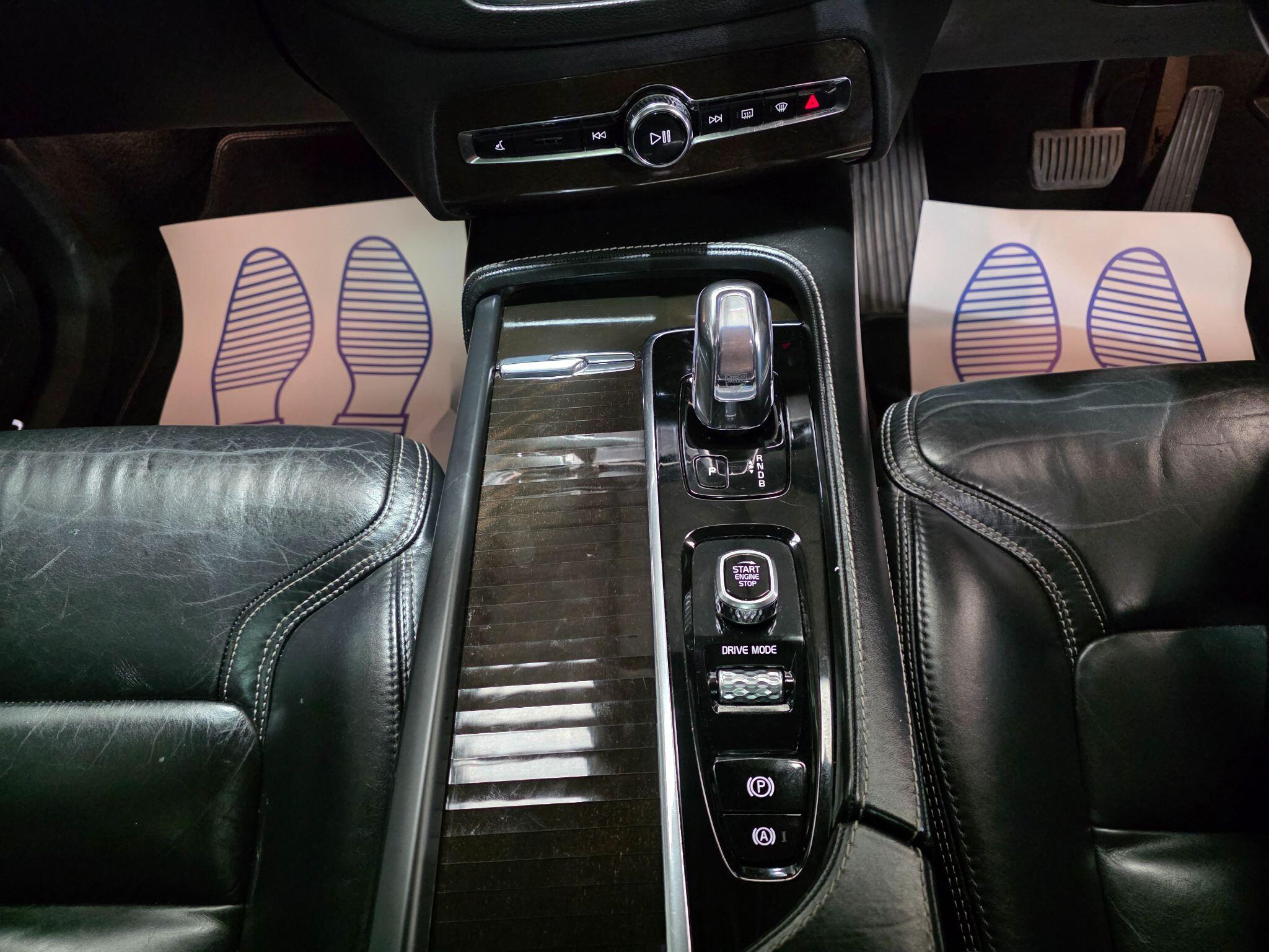 Volvo XC90 view 13
