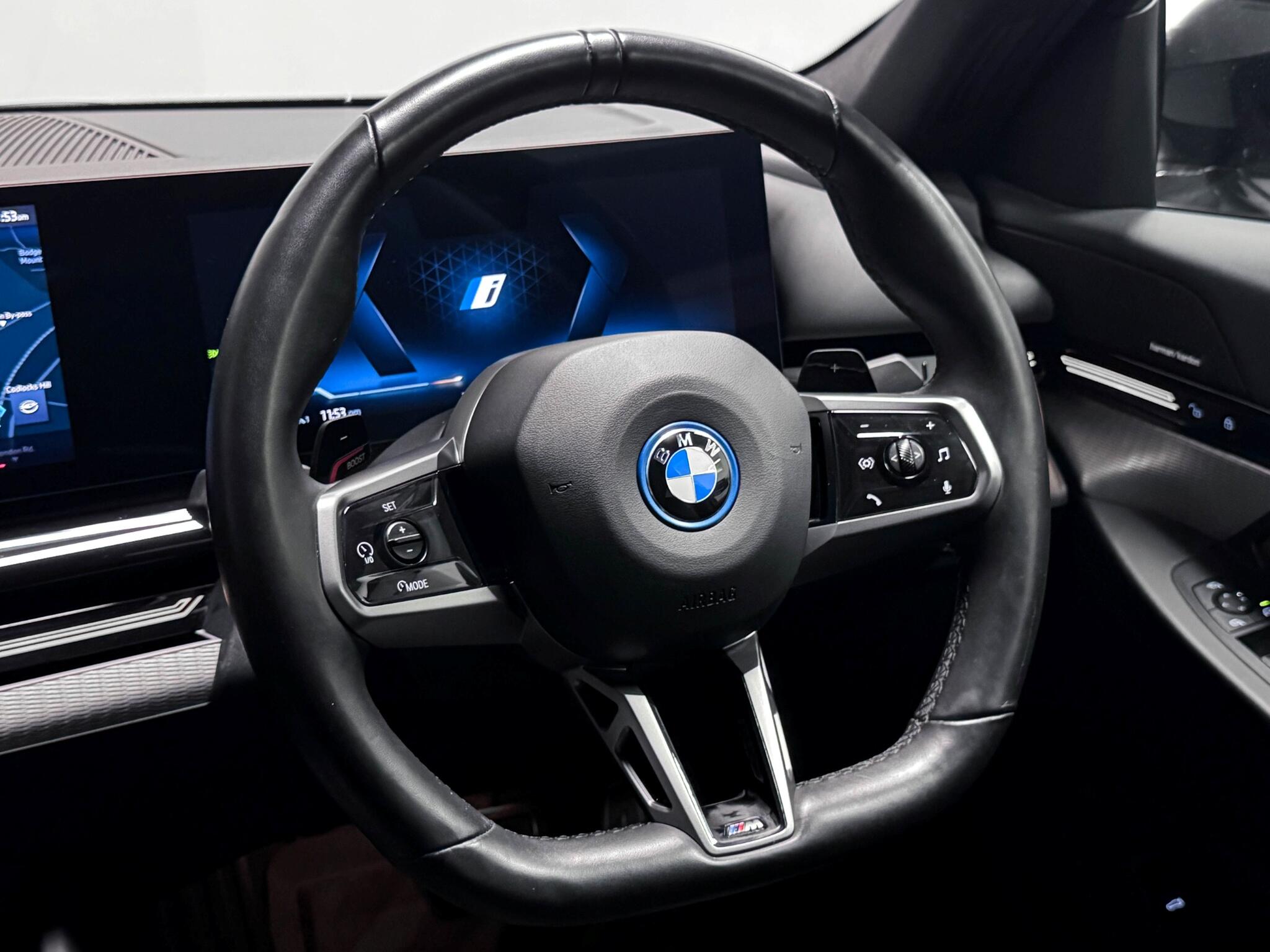 BMW 5 Series view 16