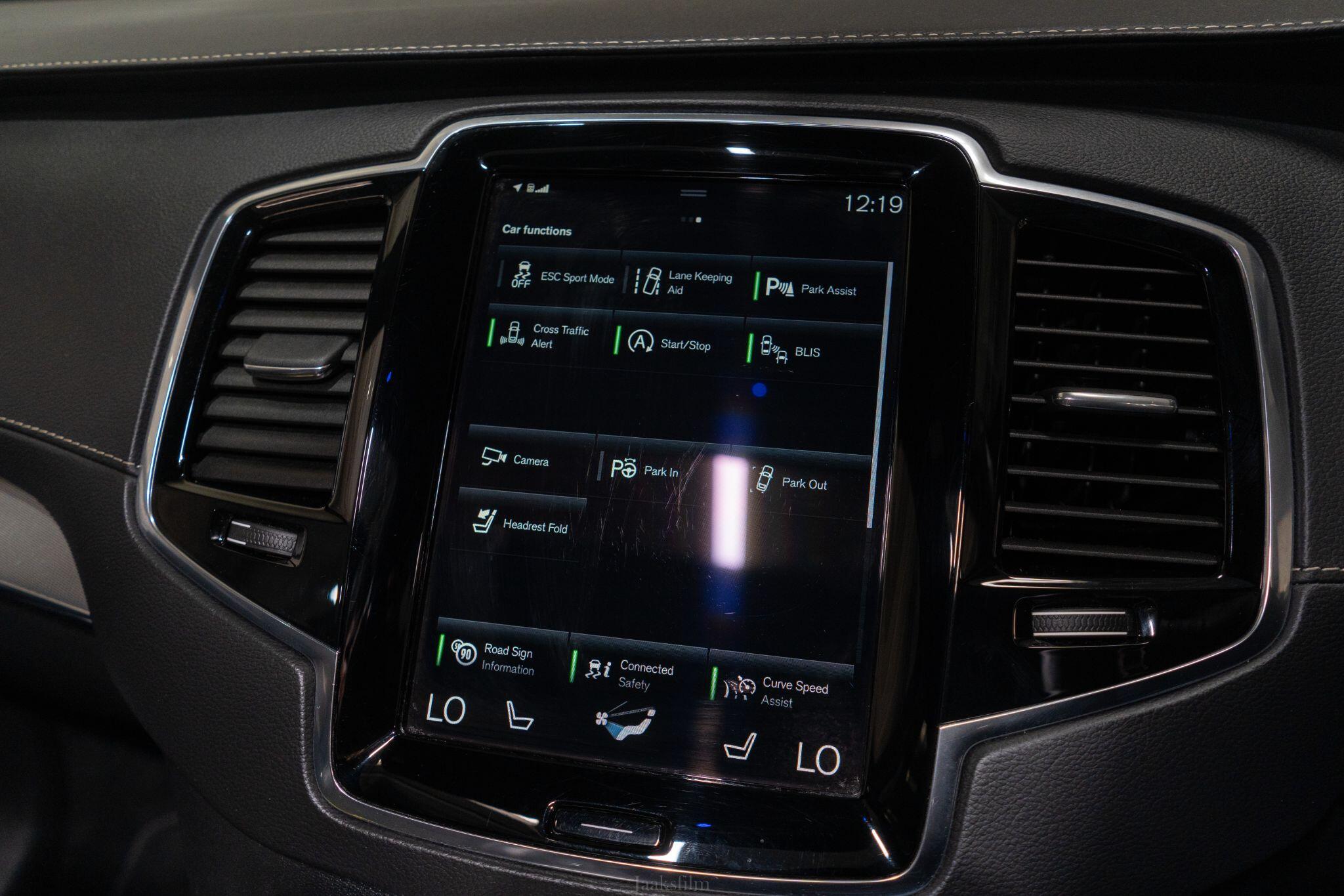 Volvo XC90 view 33