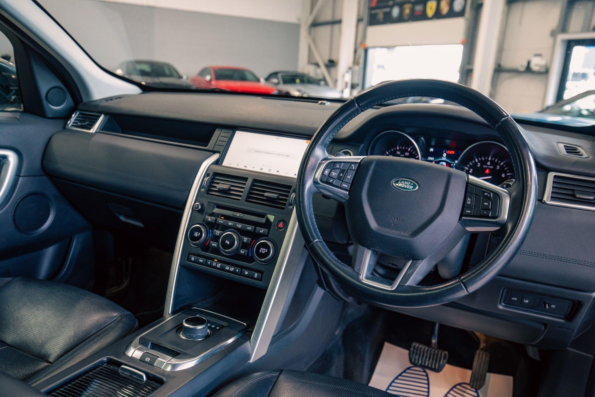 Land Rover Discovery Sport view 2