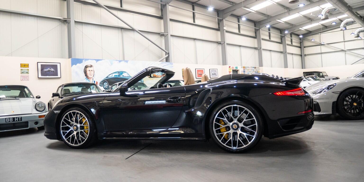 Porsche 911 view 7