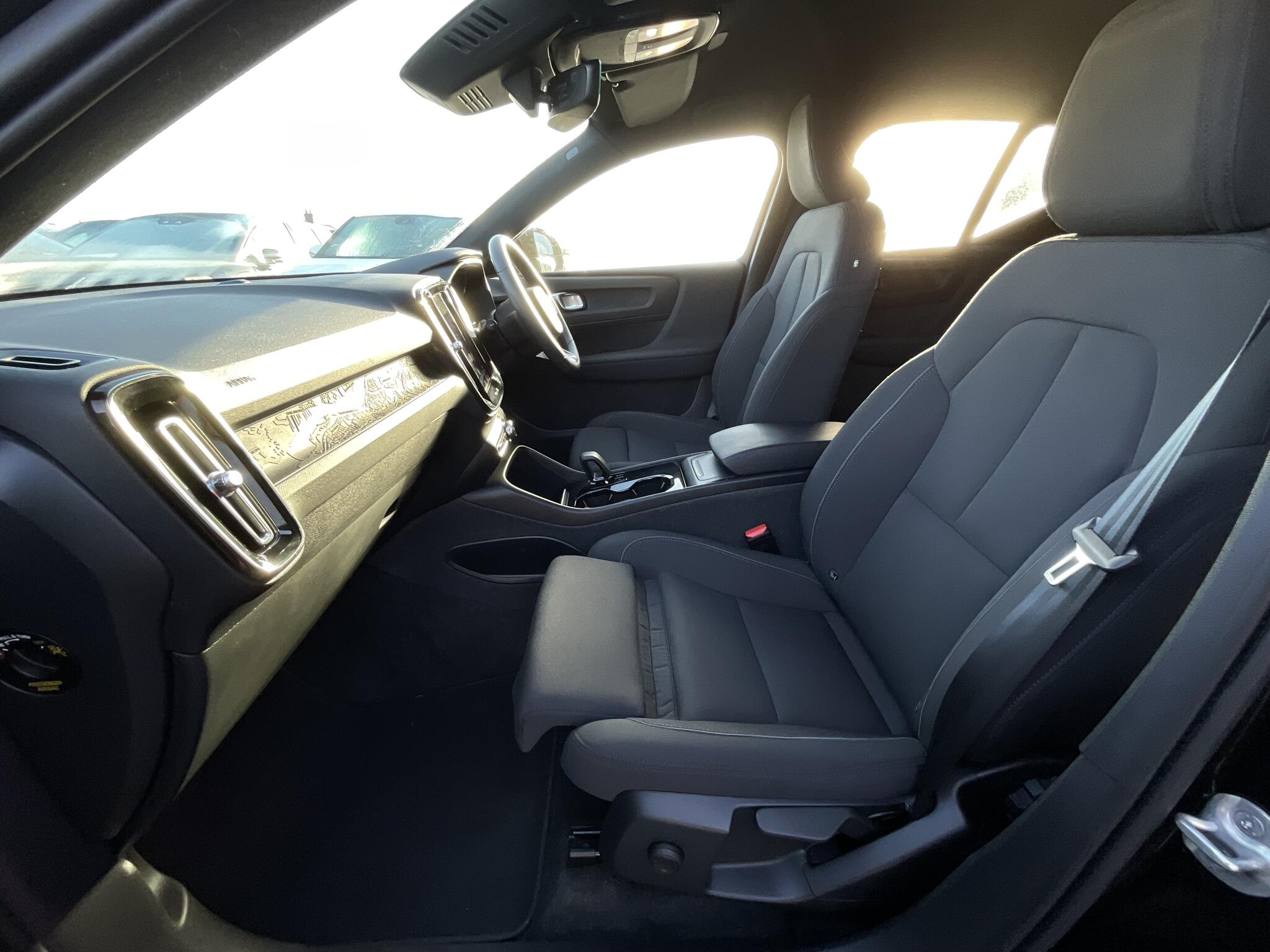 Volvo XC40 view 18