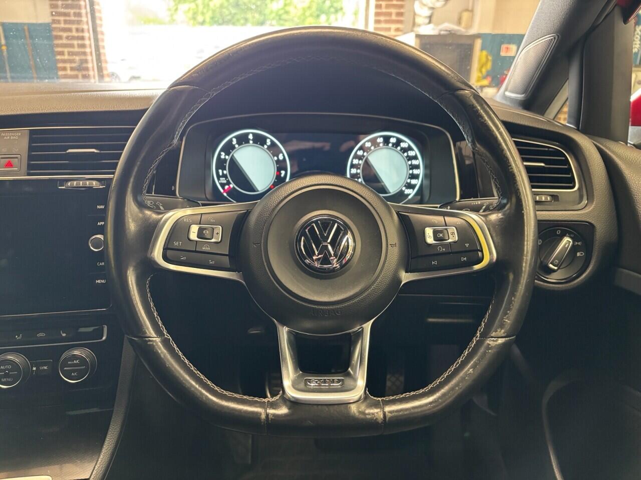 Volkswagen Golf view 14