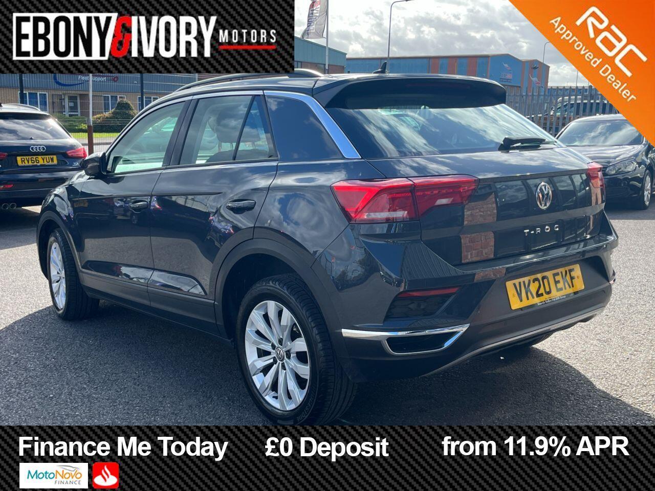 Volkswagen T-Roc view 3