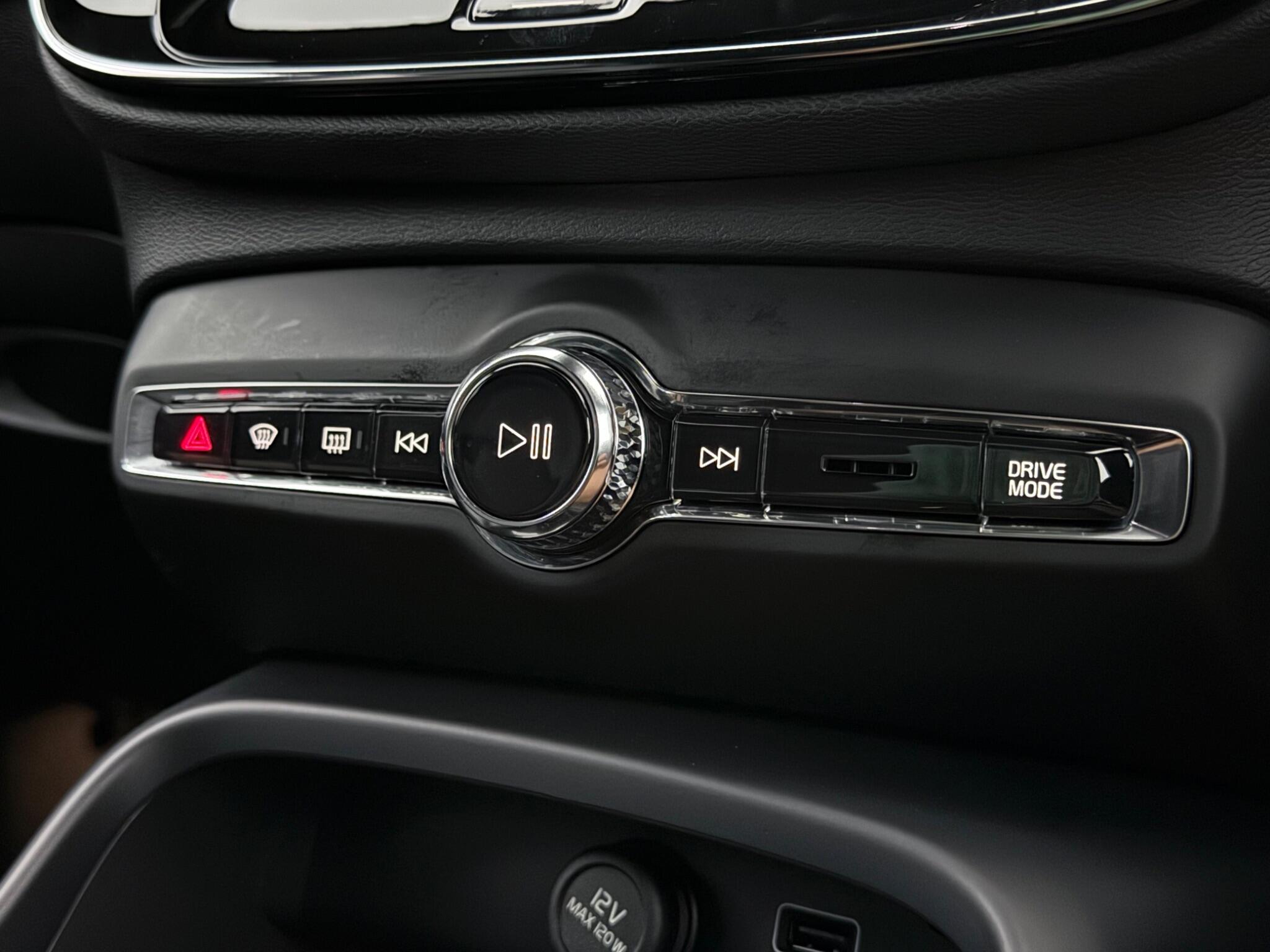 Volvo XC40 view 23