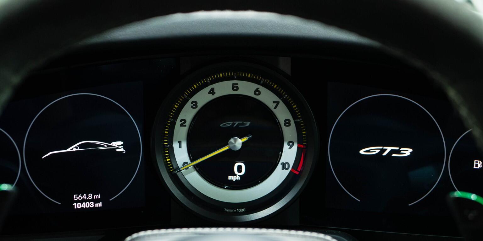 Porsche 911 view 34