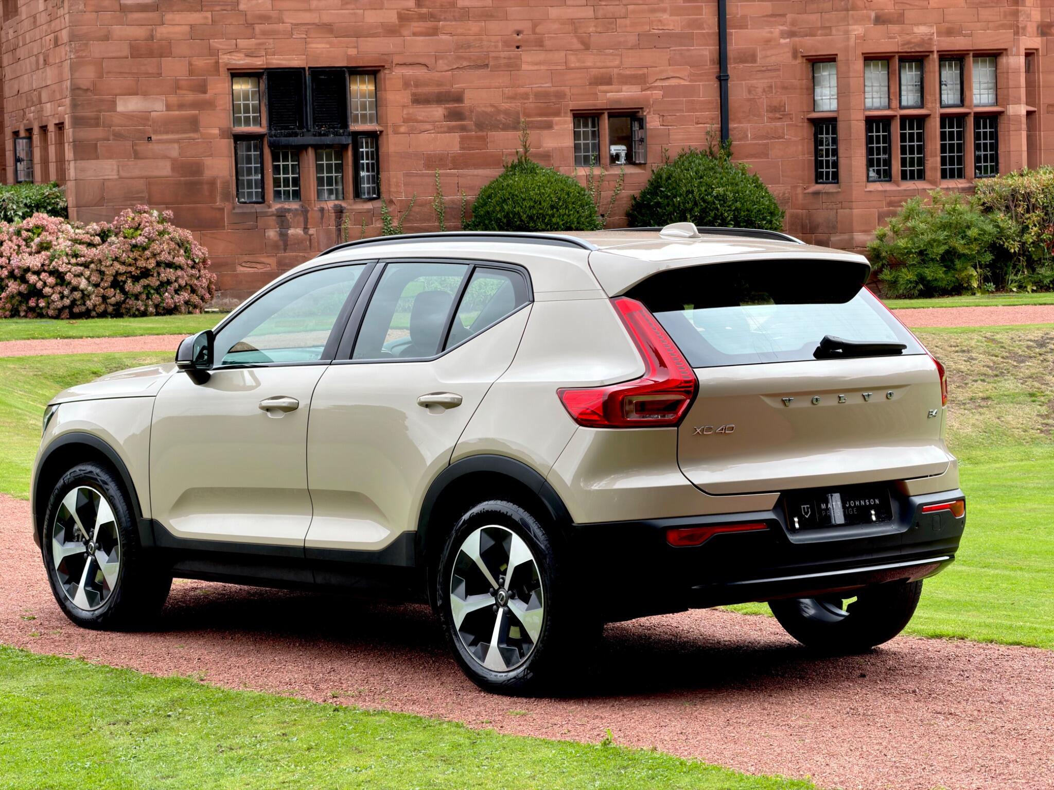Volvo XC40 view 2