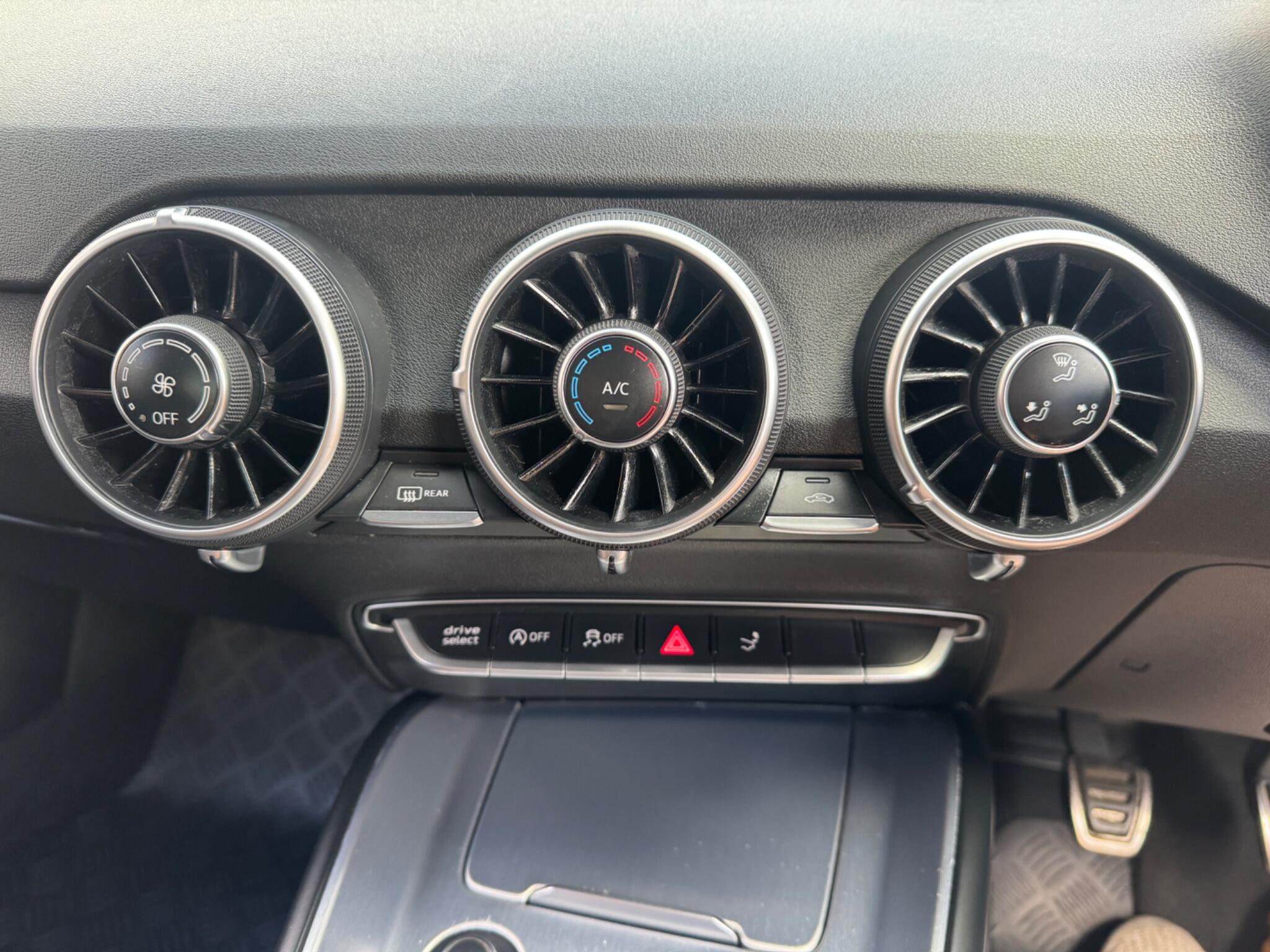 Audi TT view 28