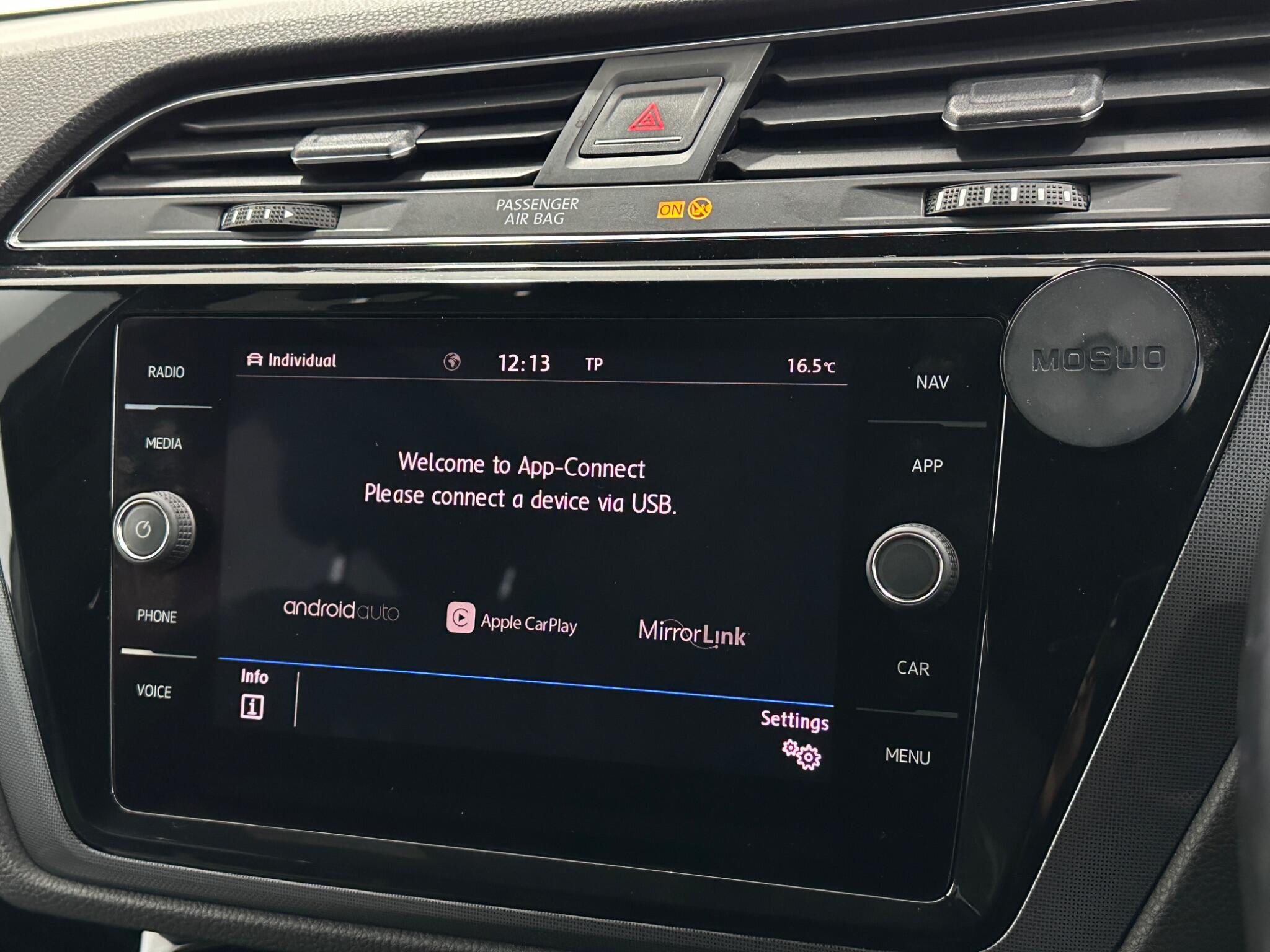 Volkswagen Touran view 24
