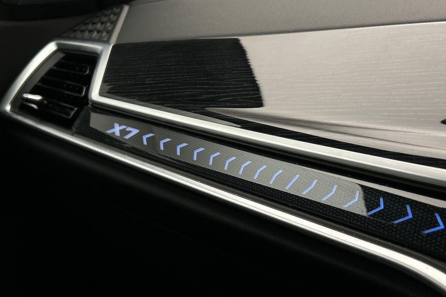 BMW X7 view 28