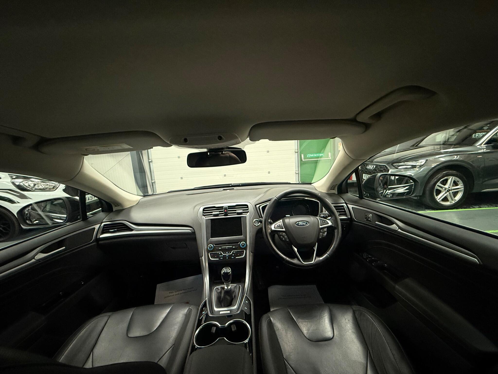 Ford Mondeo view 16