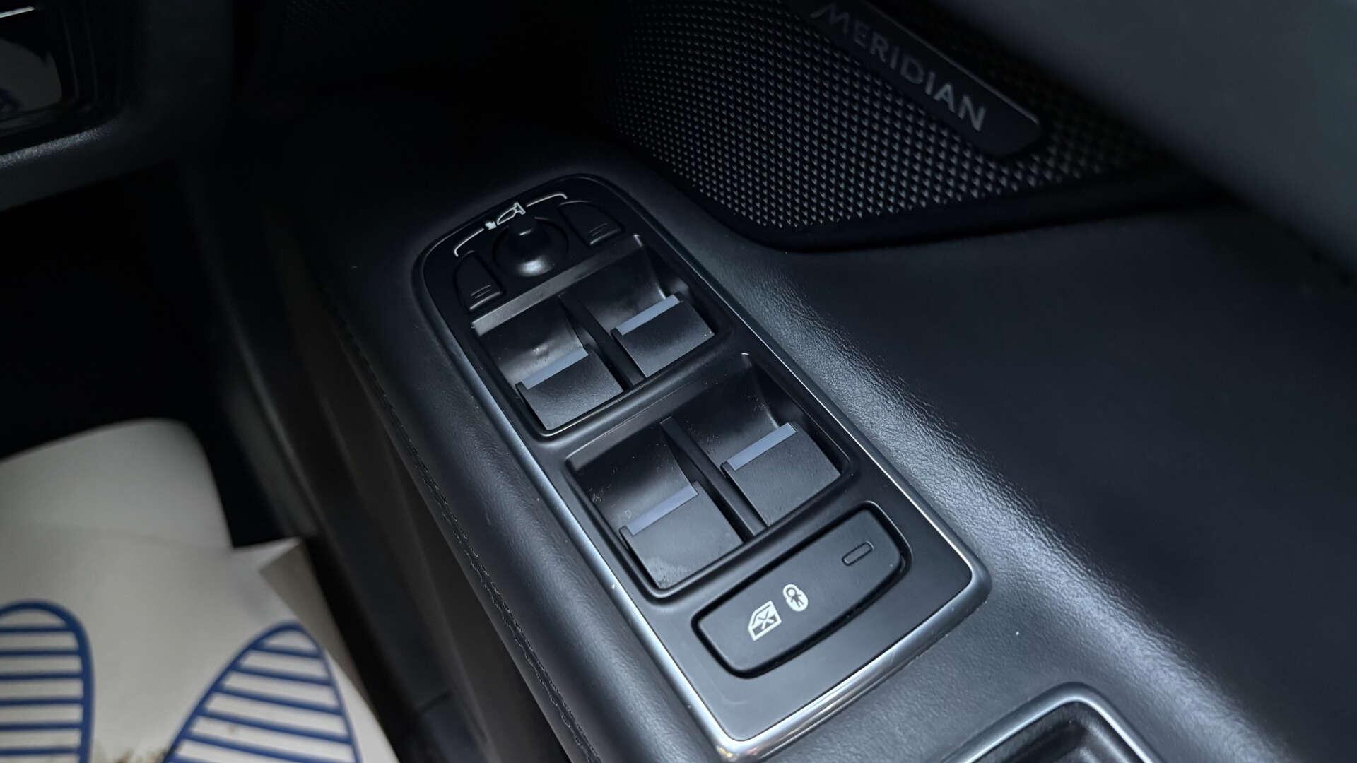 Jaguar XF view 21