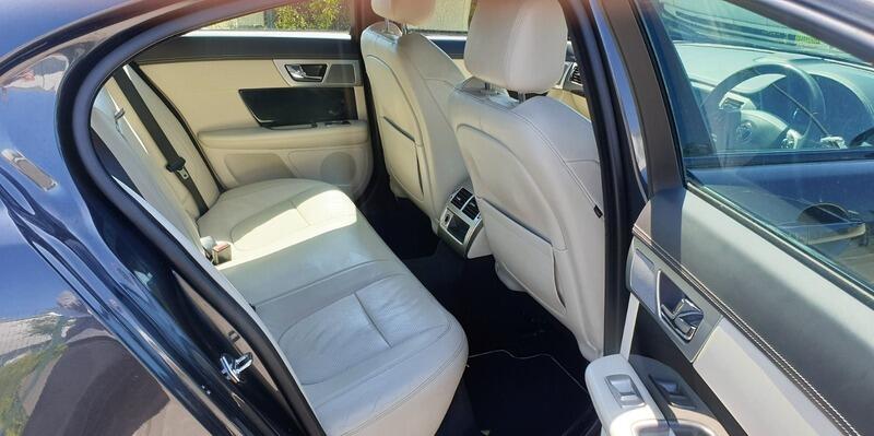 2014 Jaguar XF image 16