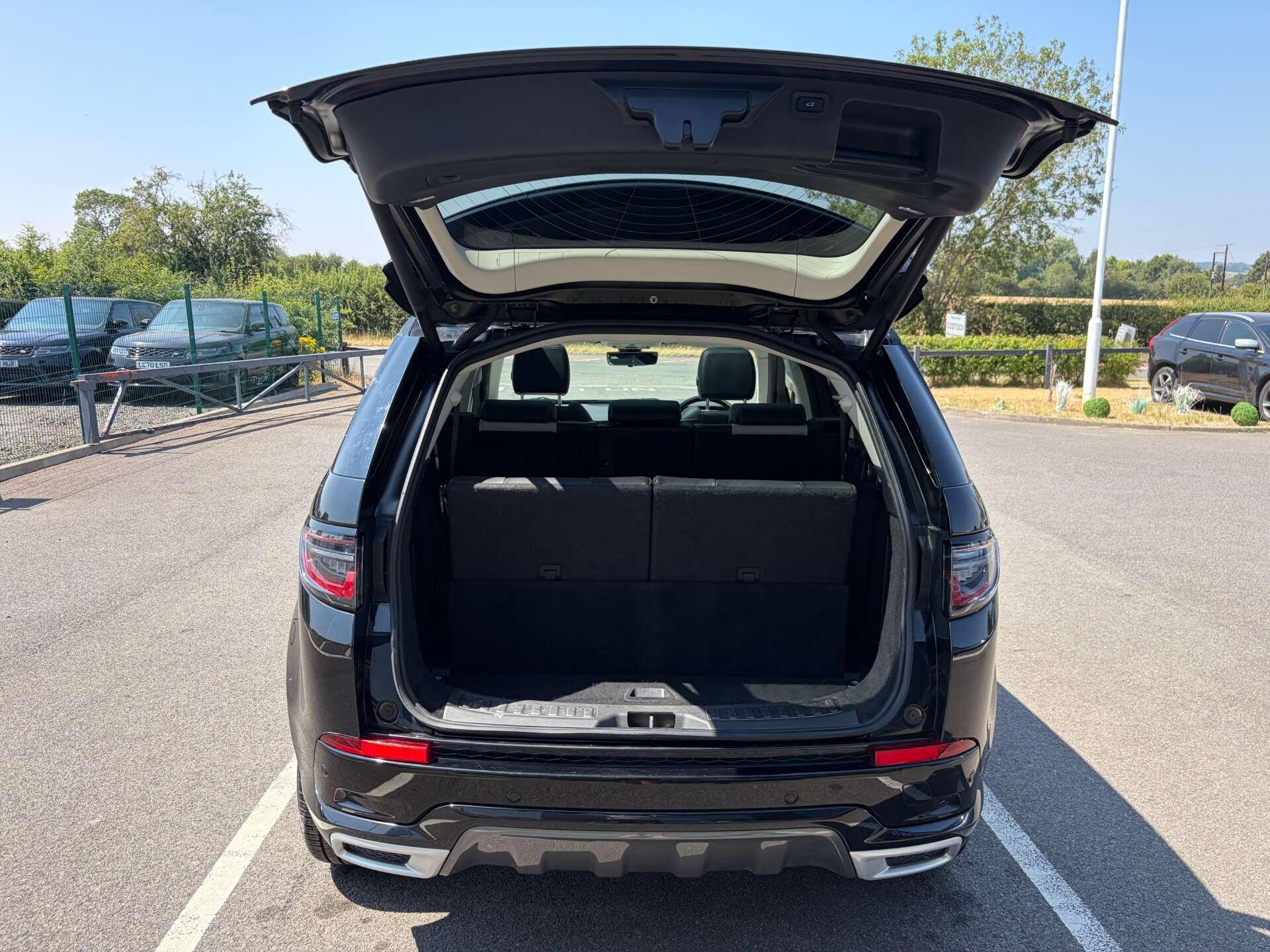 Land Rover Discovery Sport view 20