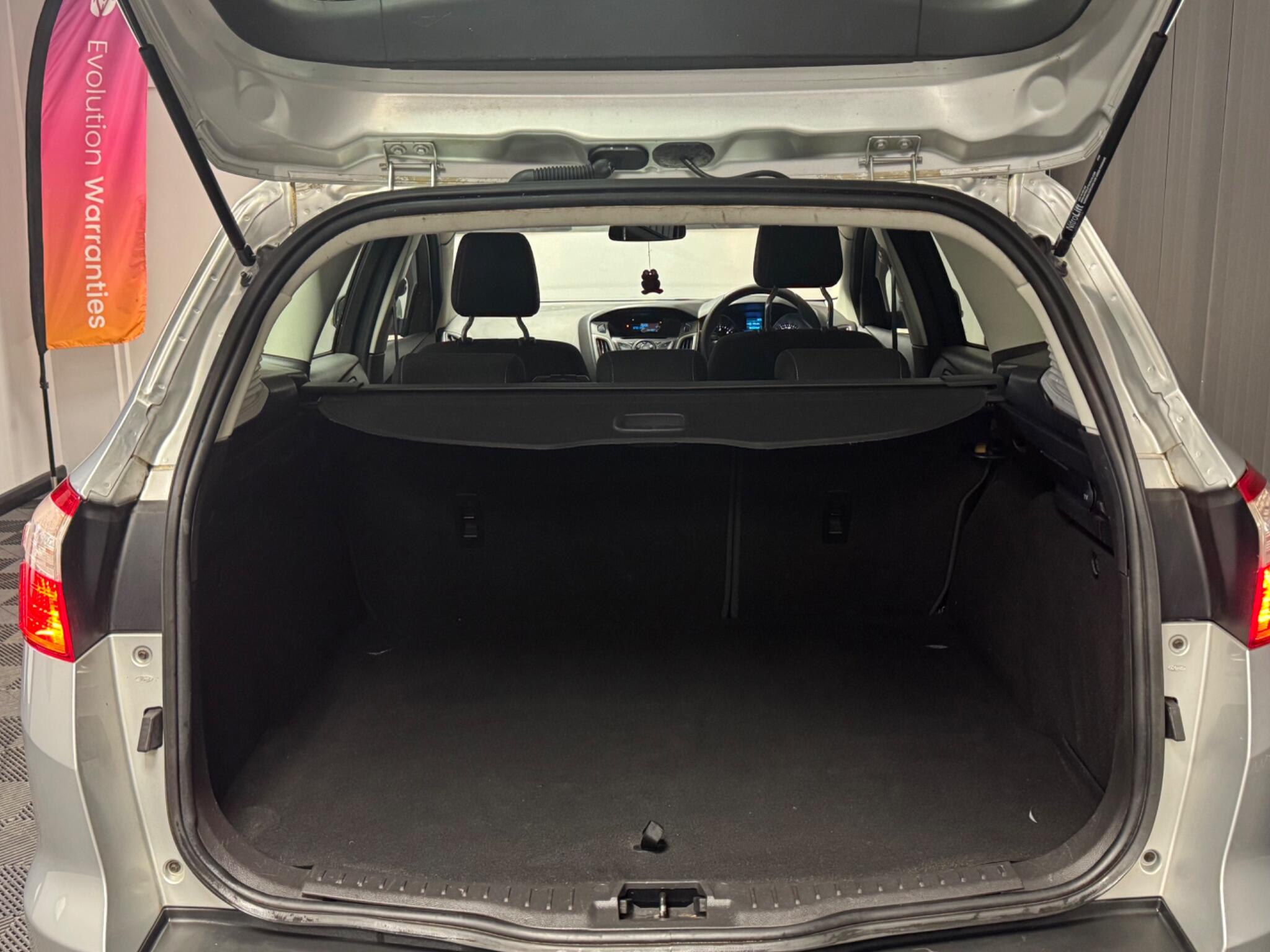 2014 Ford Focus 1.6 TDCi Edge Euro 5 (s/s) 5dr • 59,000 miles image 17