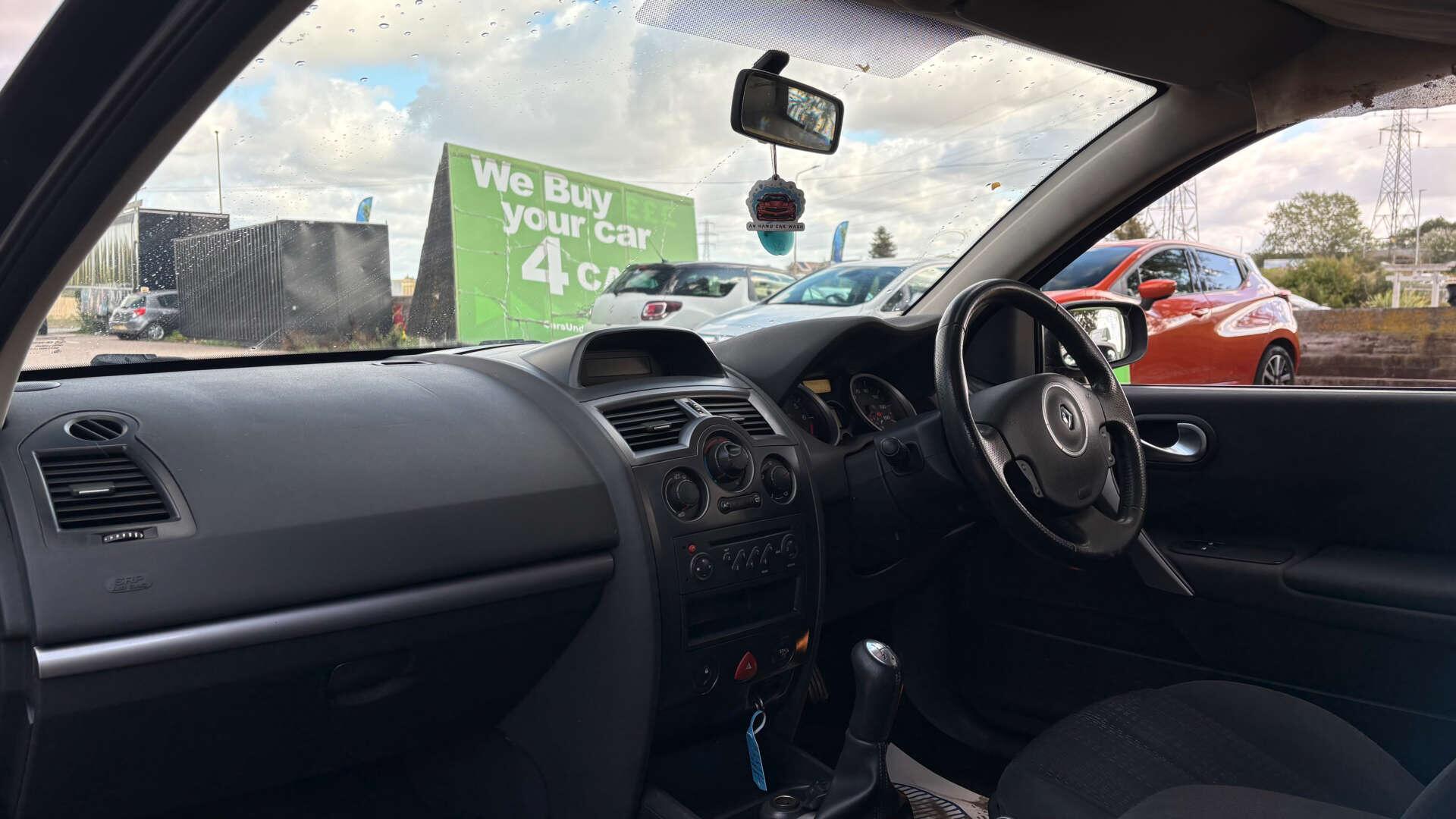 Renault Megane view 12