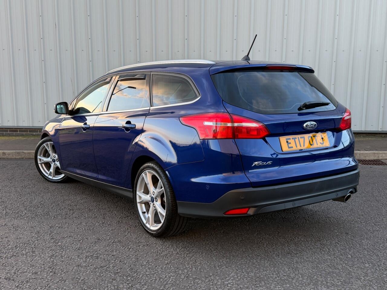 Ford Focus view 6
