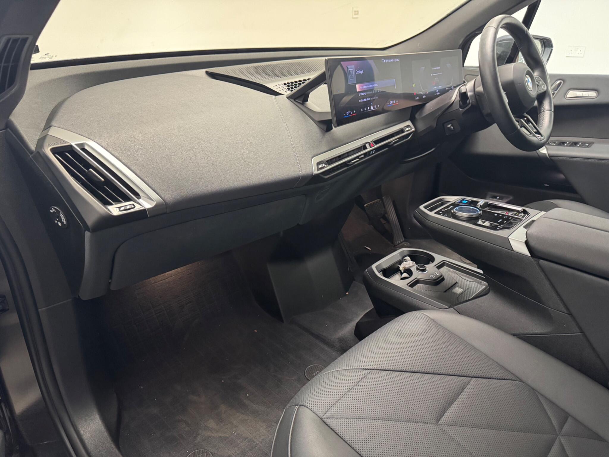 BMW Ix view 8