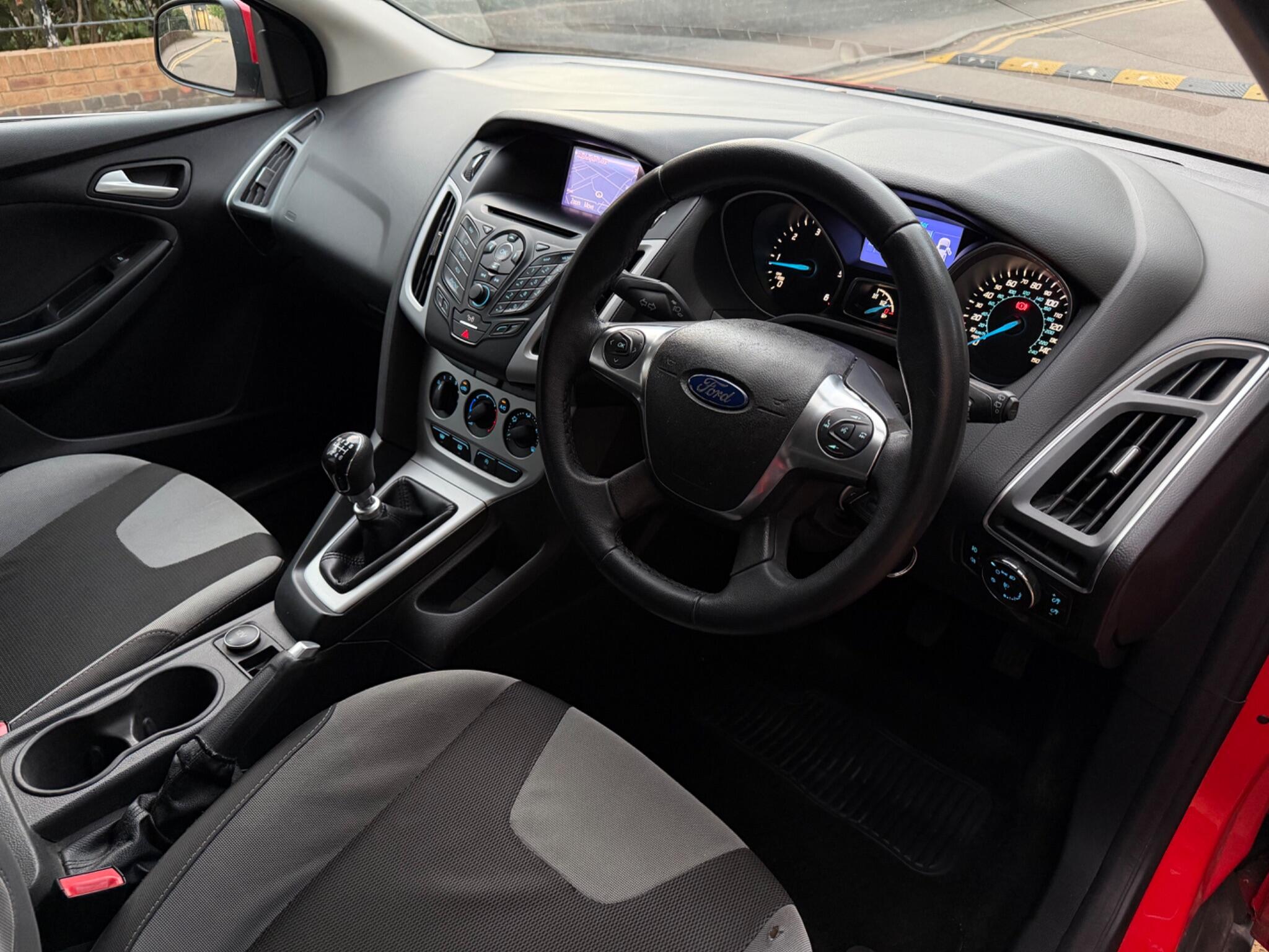 Ford Focus view 18