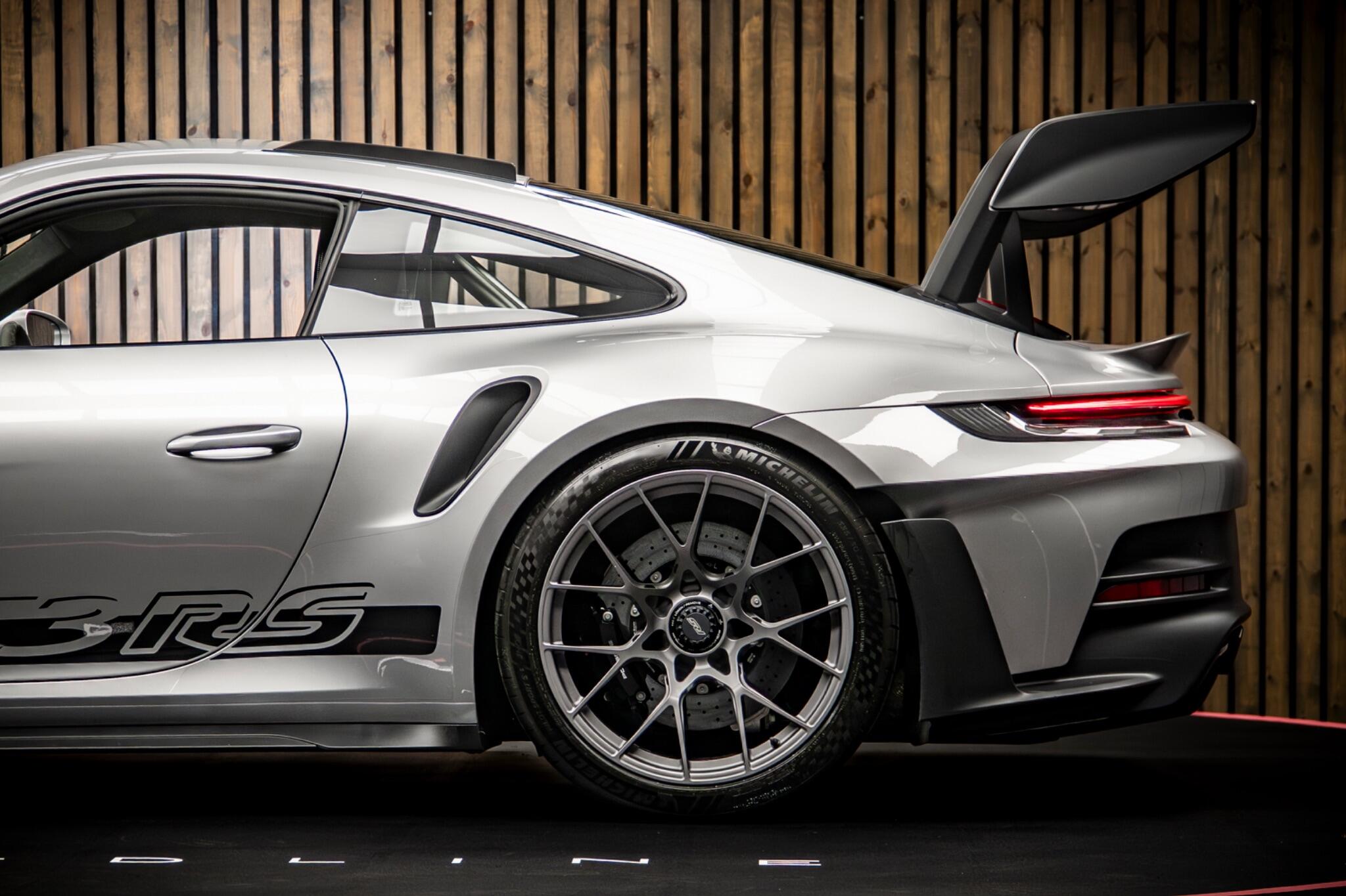 Porsche 911 view 18