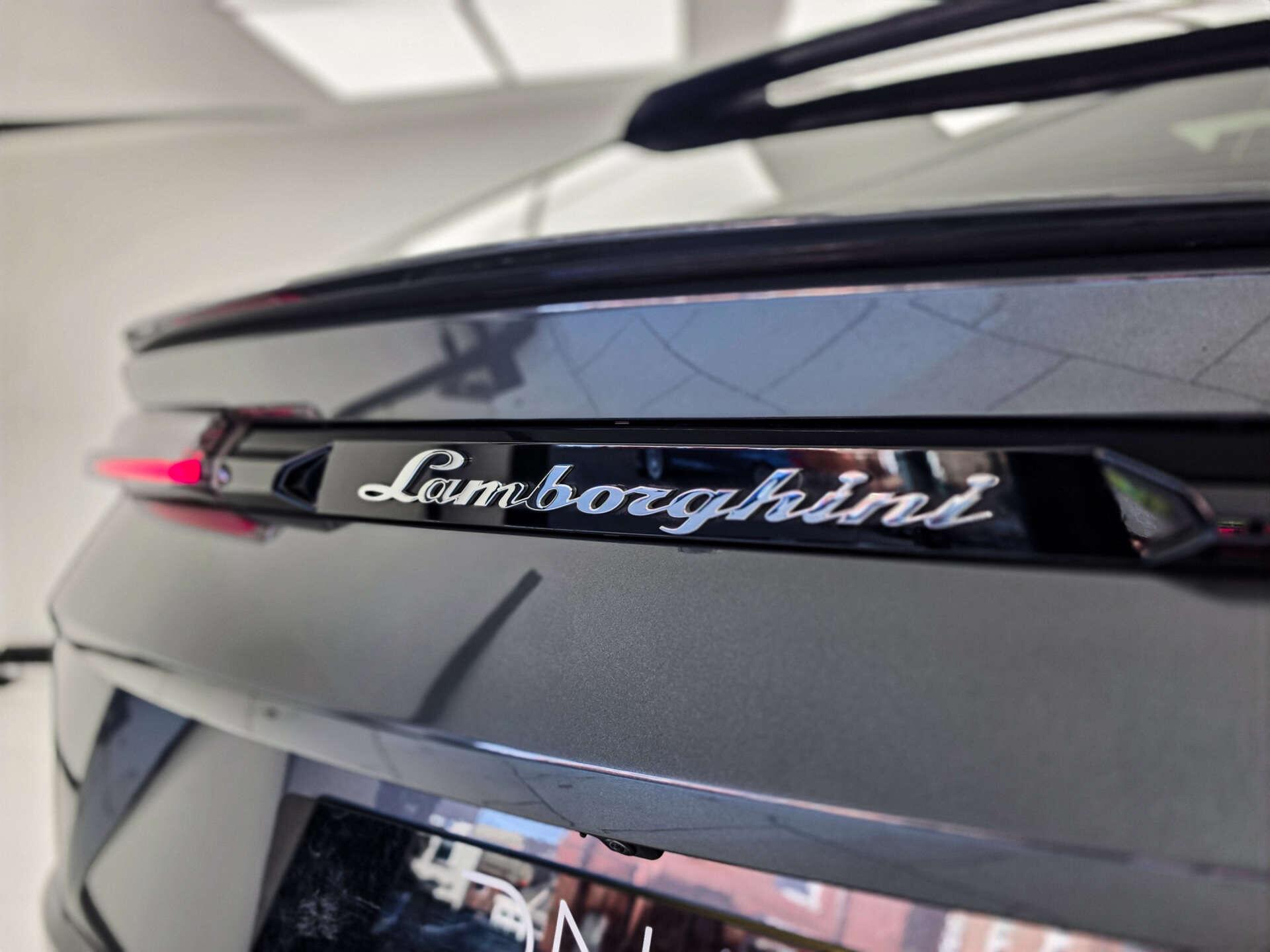 Lamborghini Urus view 43