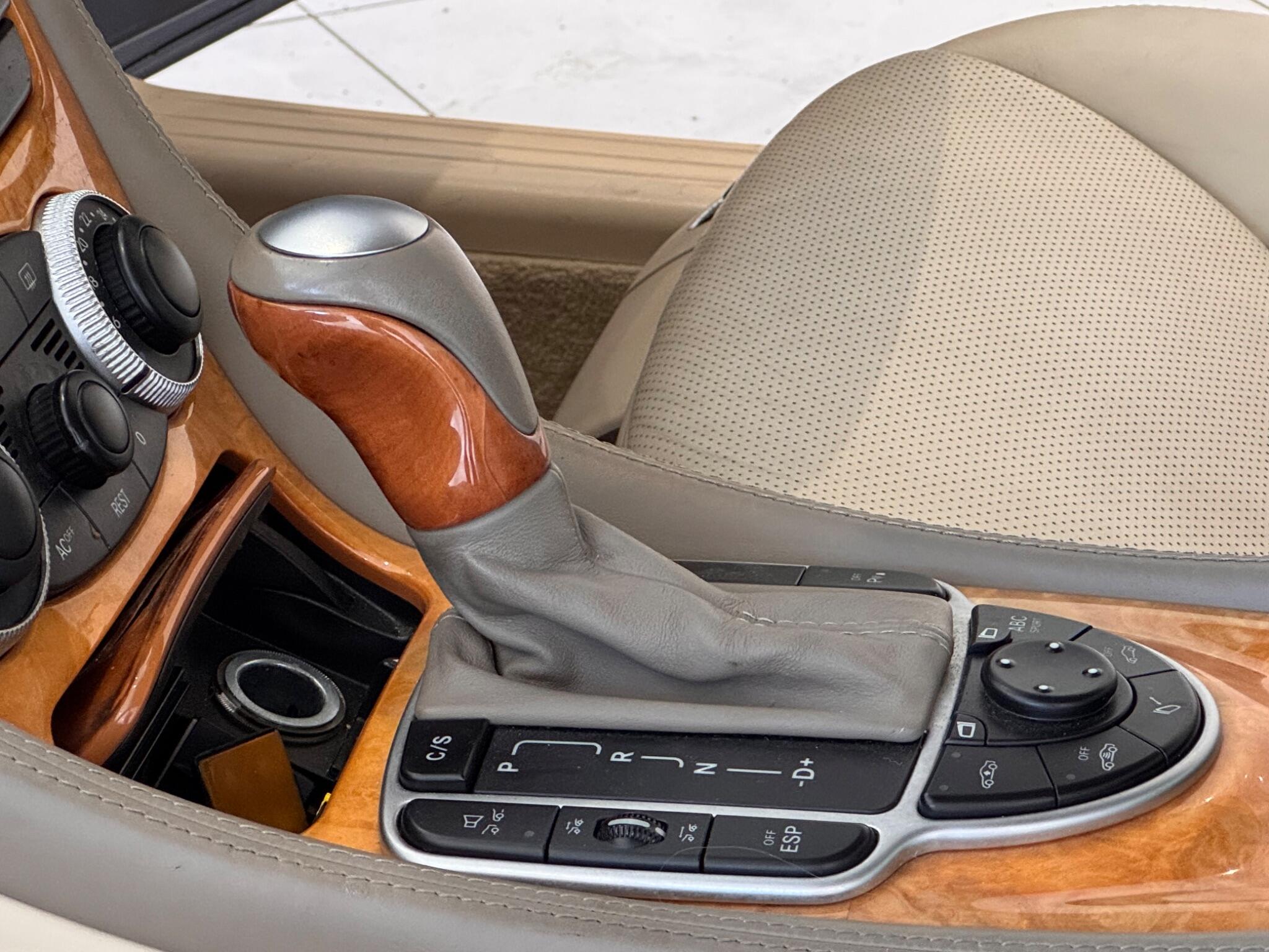 Mercedes-Benz SL view 27