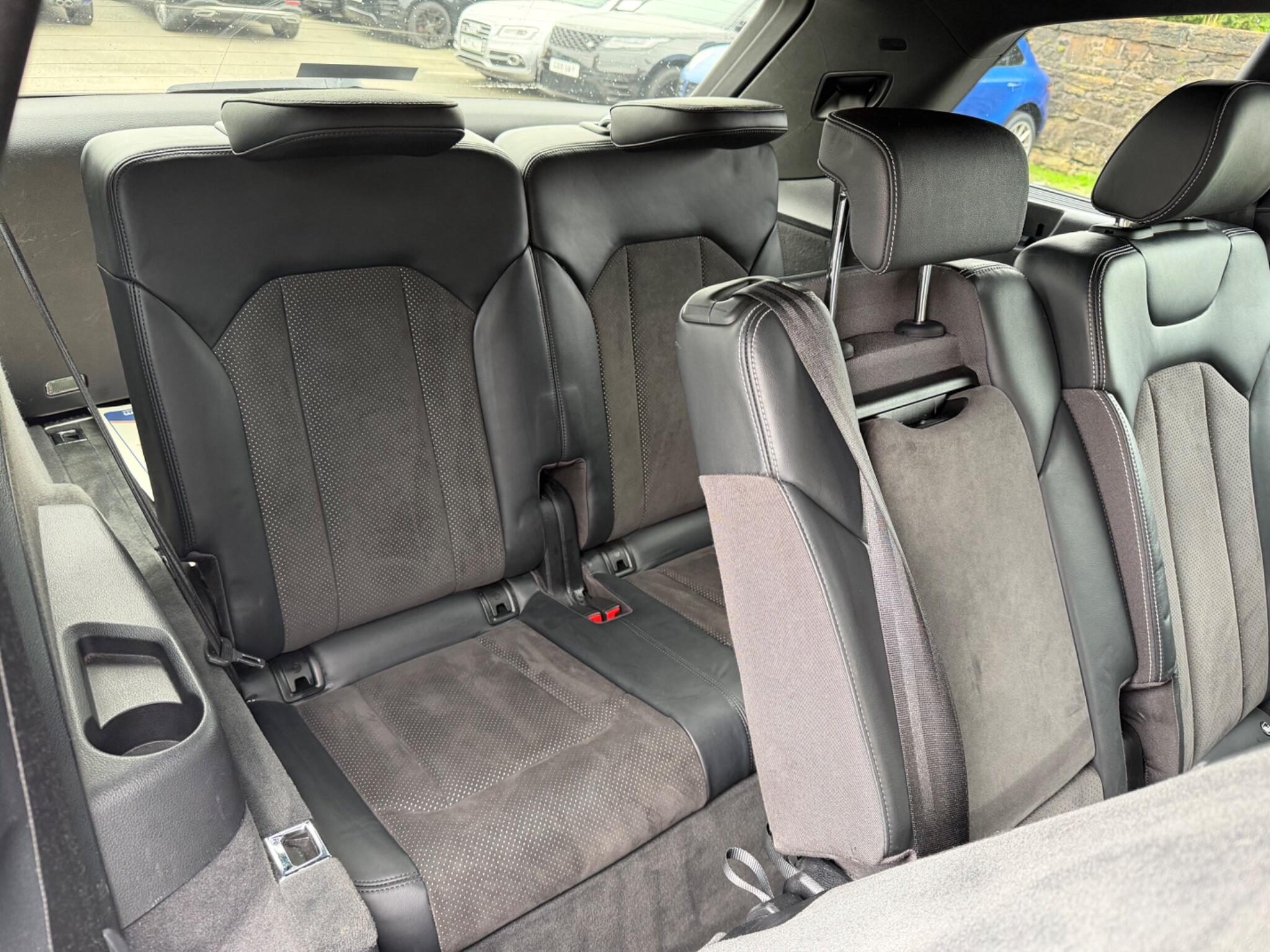 Audi Q7 view 20
