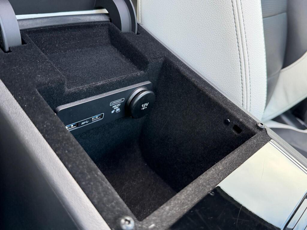 Jaguar F-Pace view 45