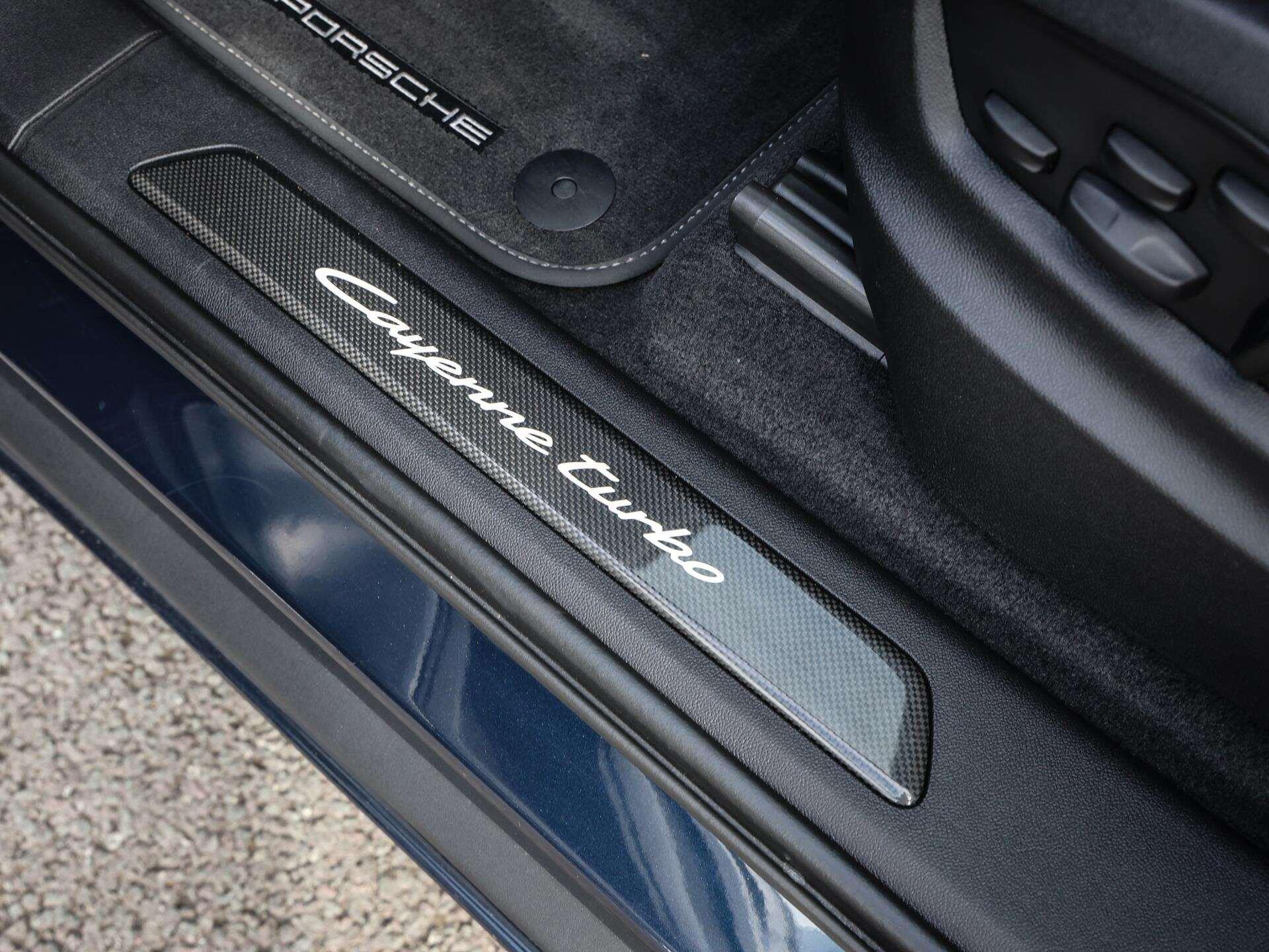 Porsche Cayenne view 29
