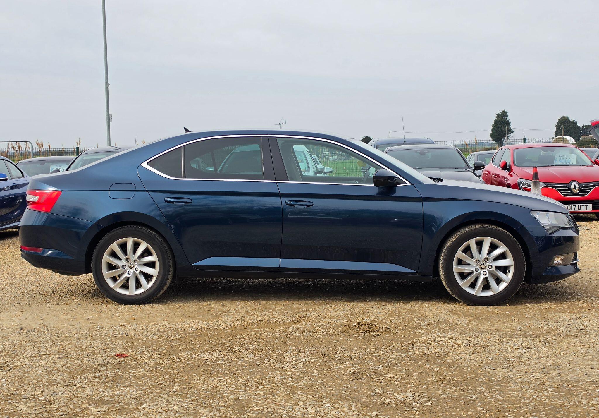 Skoda Superb view 5