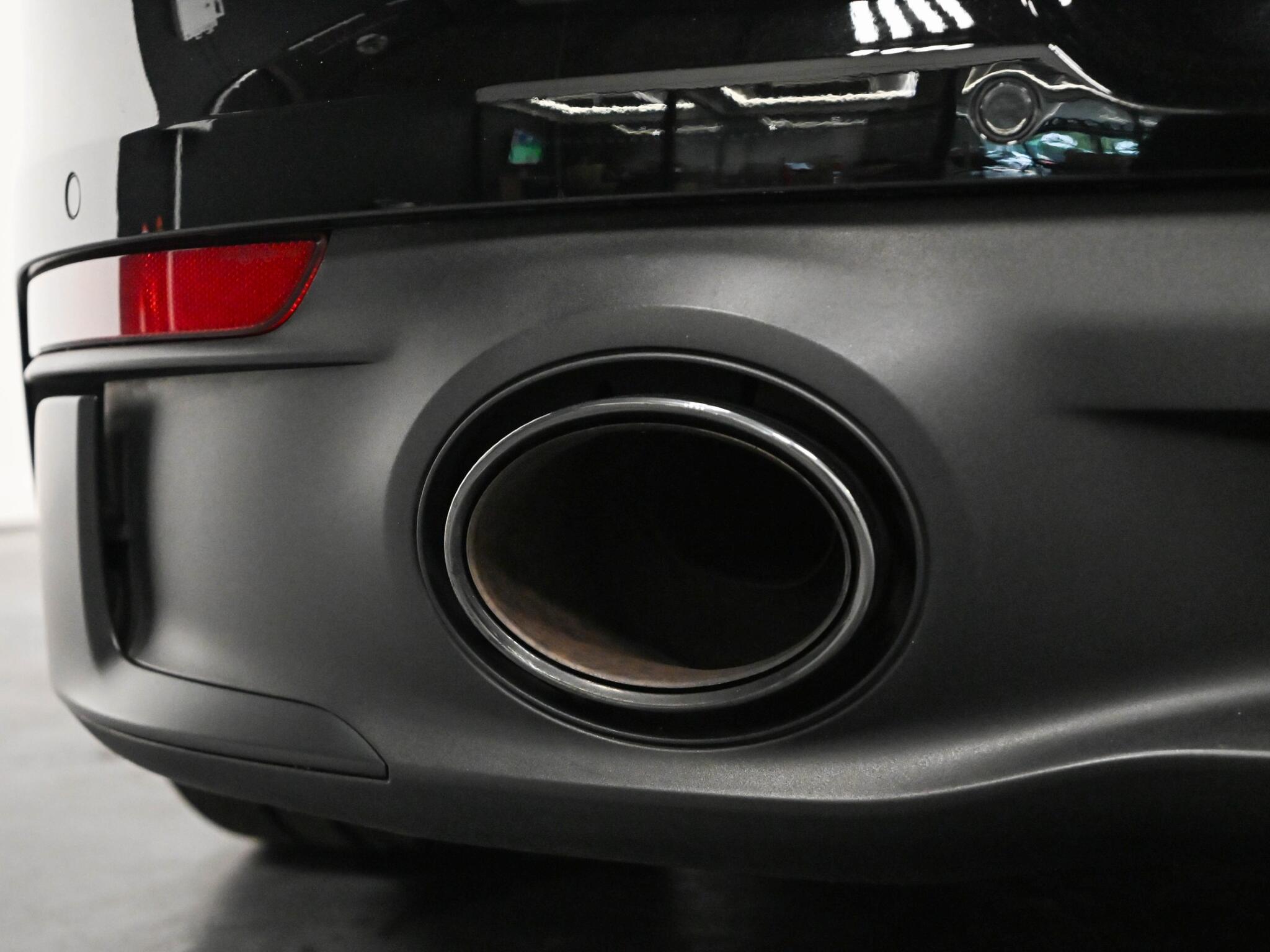 Porsche 911 view 29