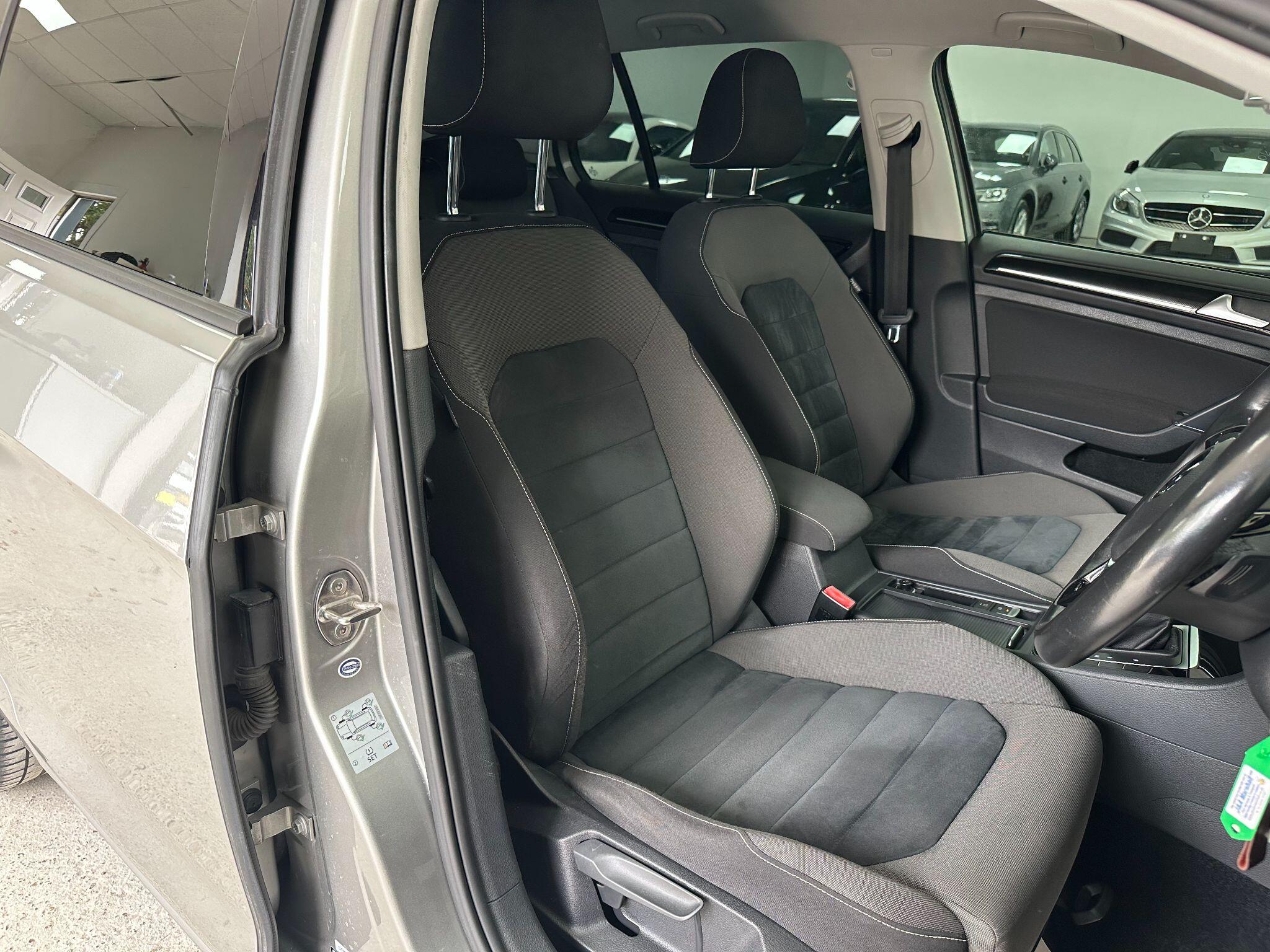 2014 Volkswagen Golf image 29