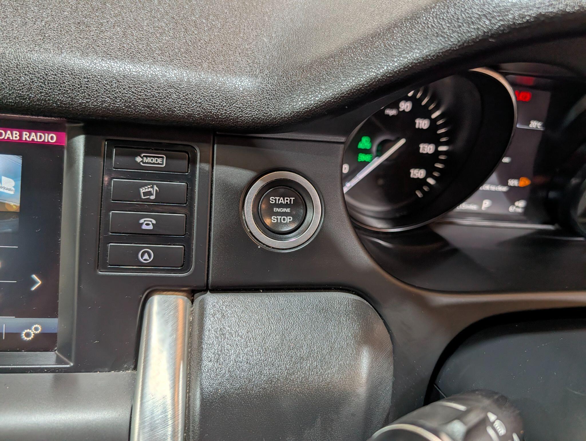Land Rover Discovery Sport view 30