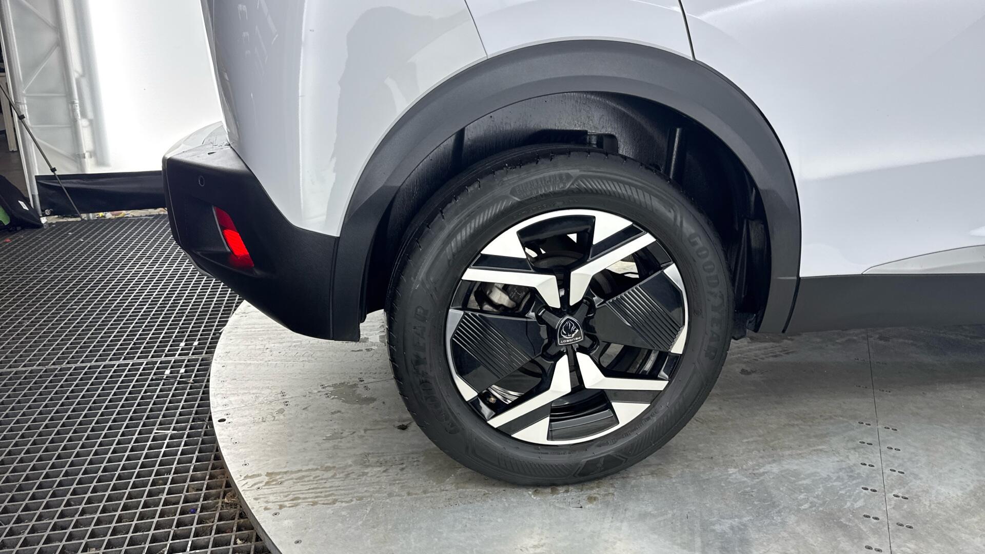 Peugeot 2008 view 18