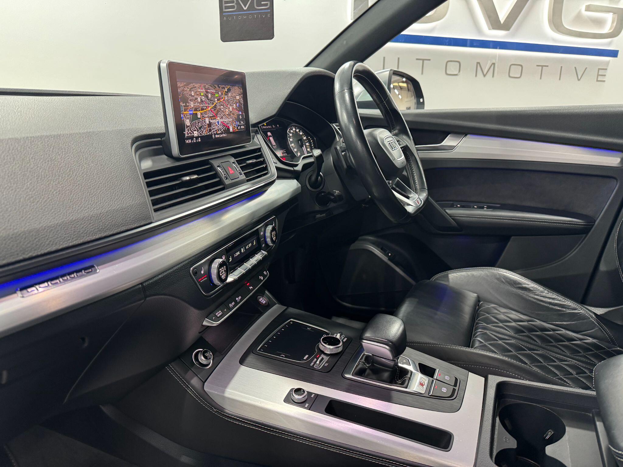 Audi SQ5 view 44