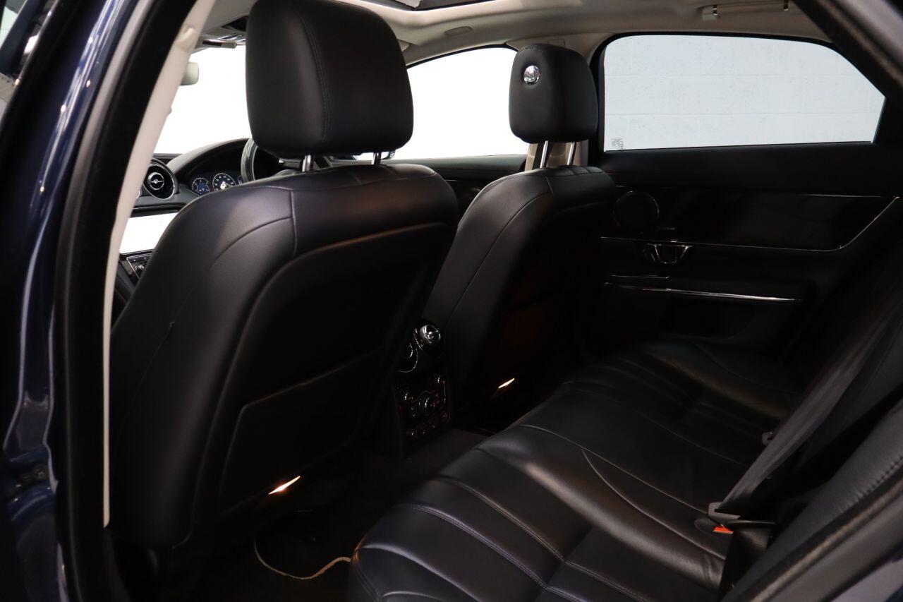Jaguar XJ view 11