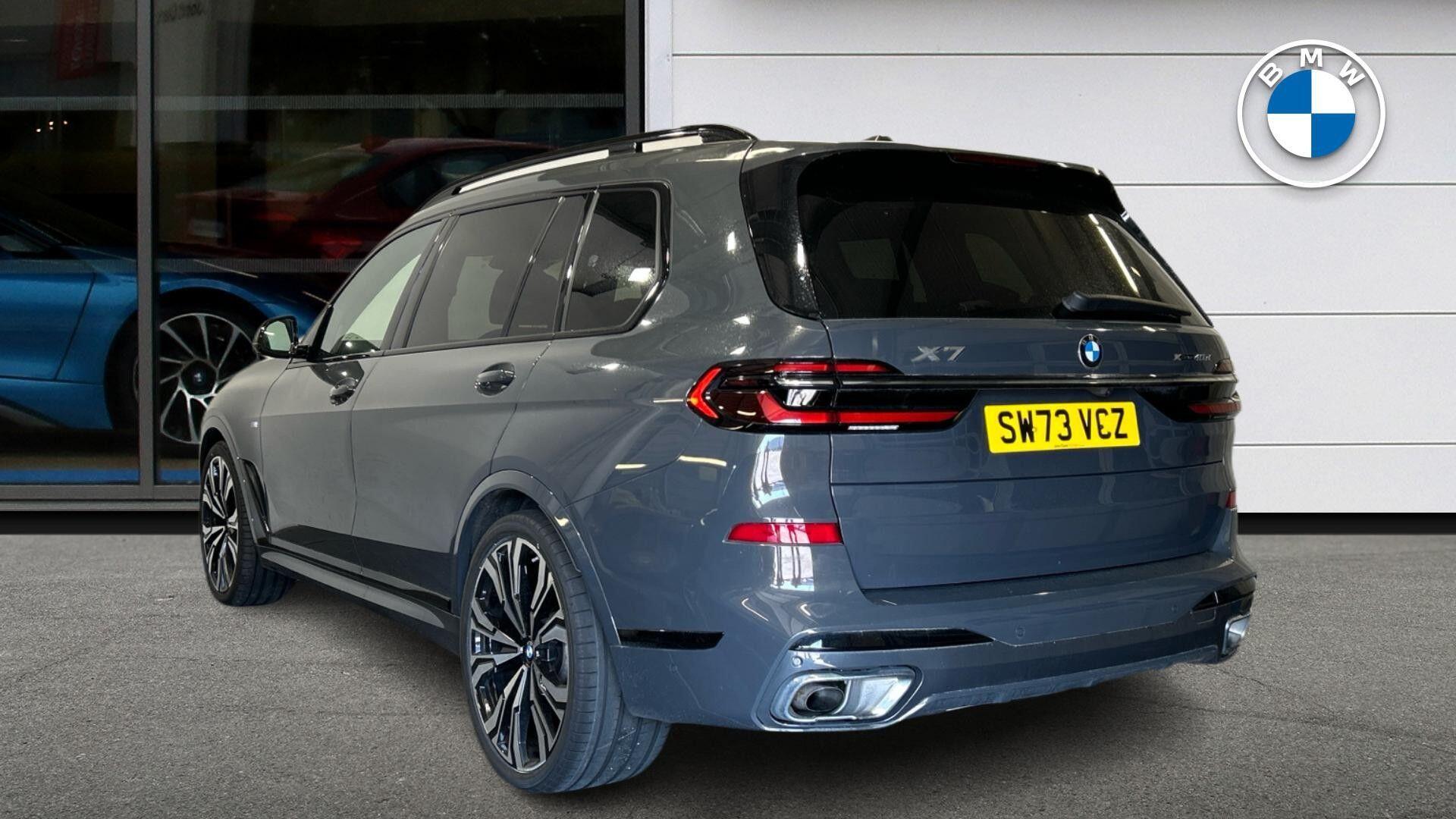 BMW X7 view 2