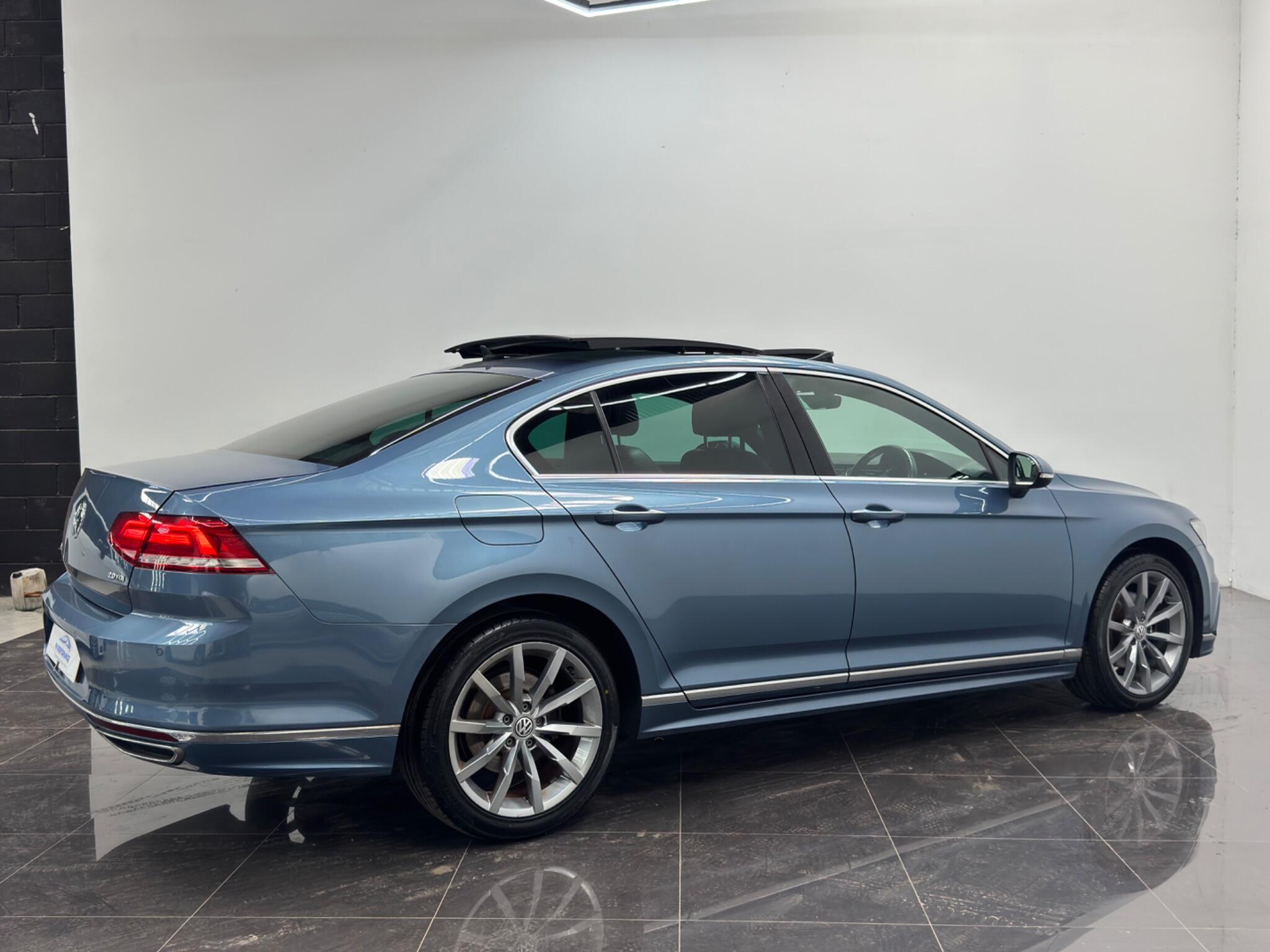 Volkswagen Passat view 10