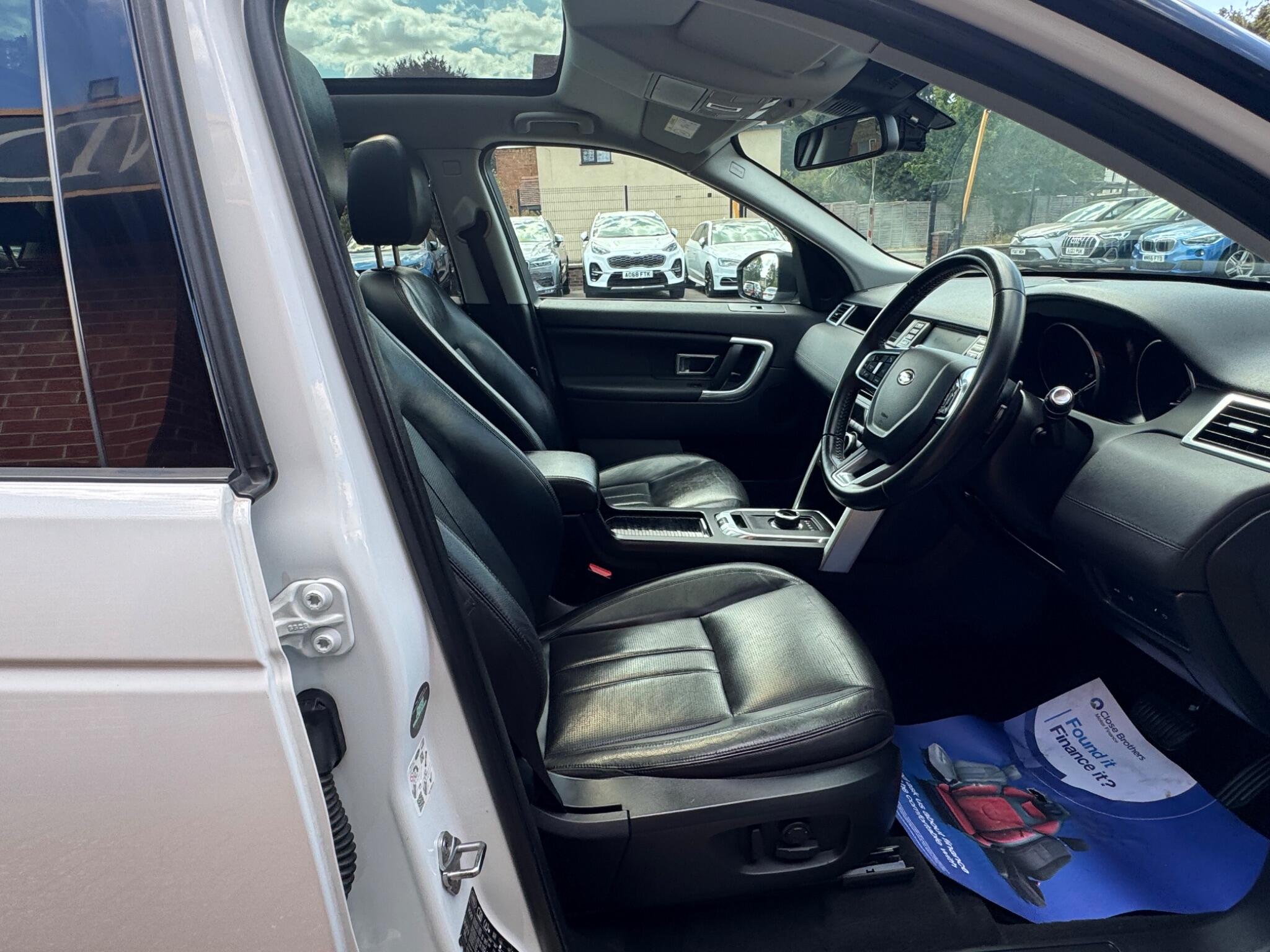 Land Rover Discovery Sport view 14