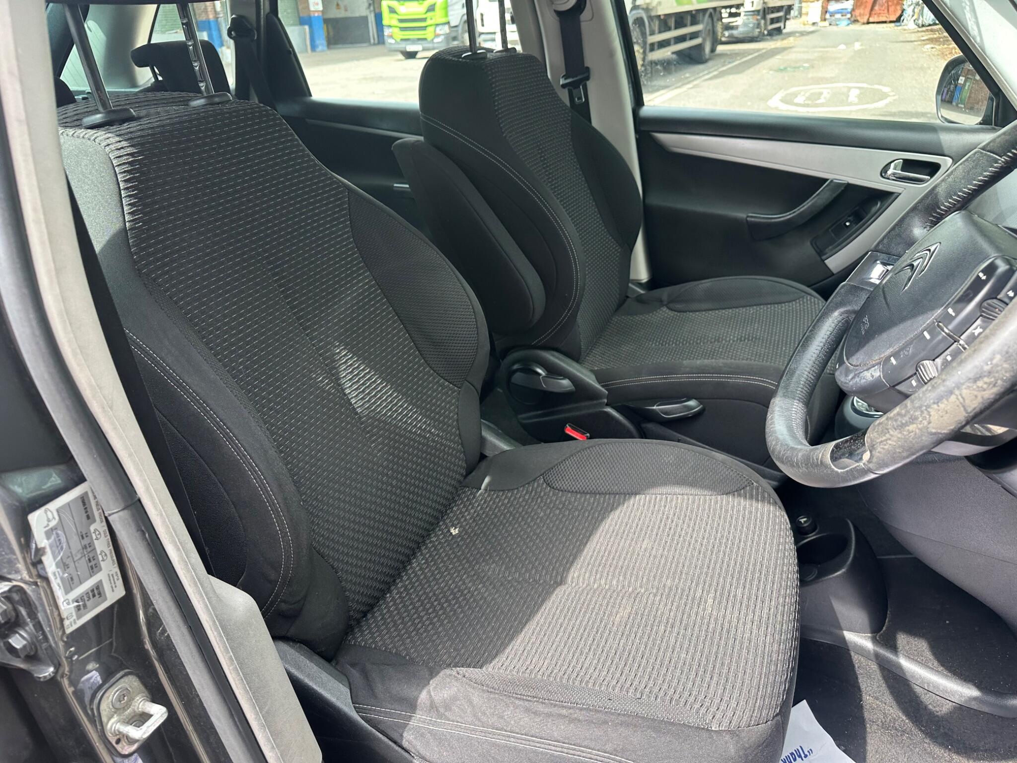 Citroen C4 Picasso view 9