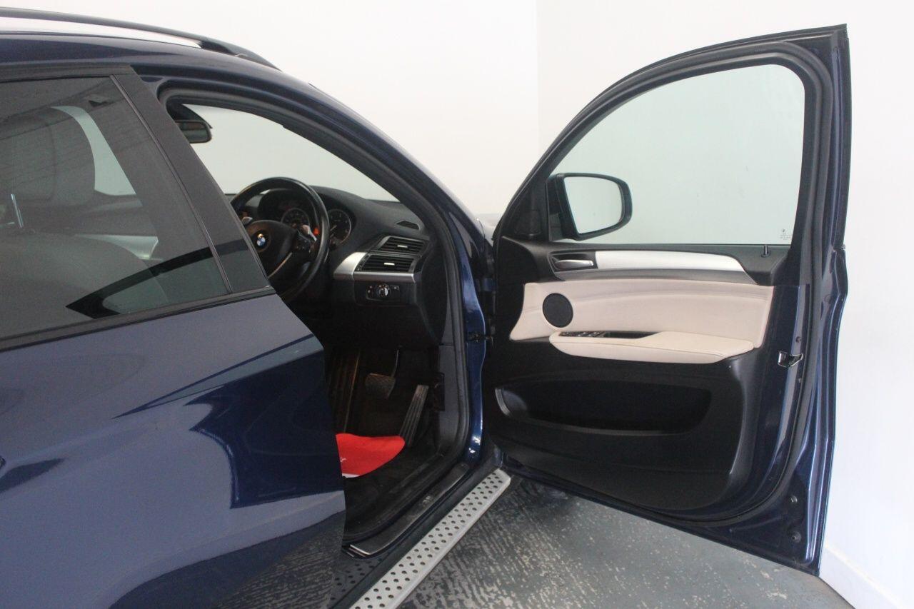 BMW X6 view 25