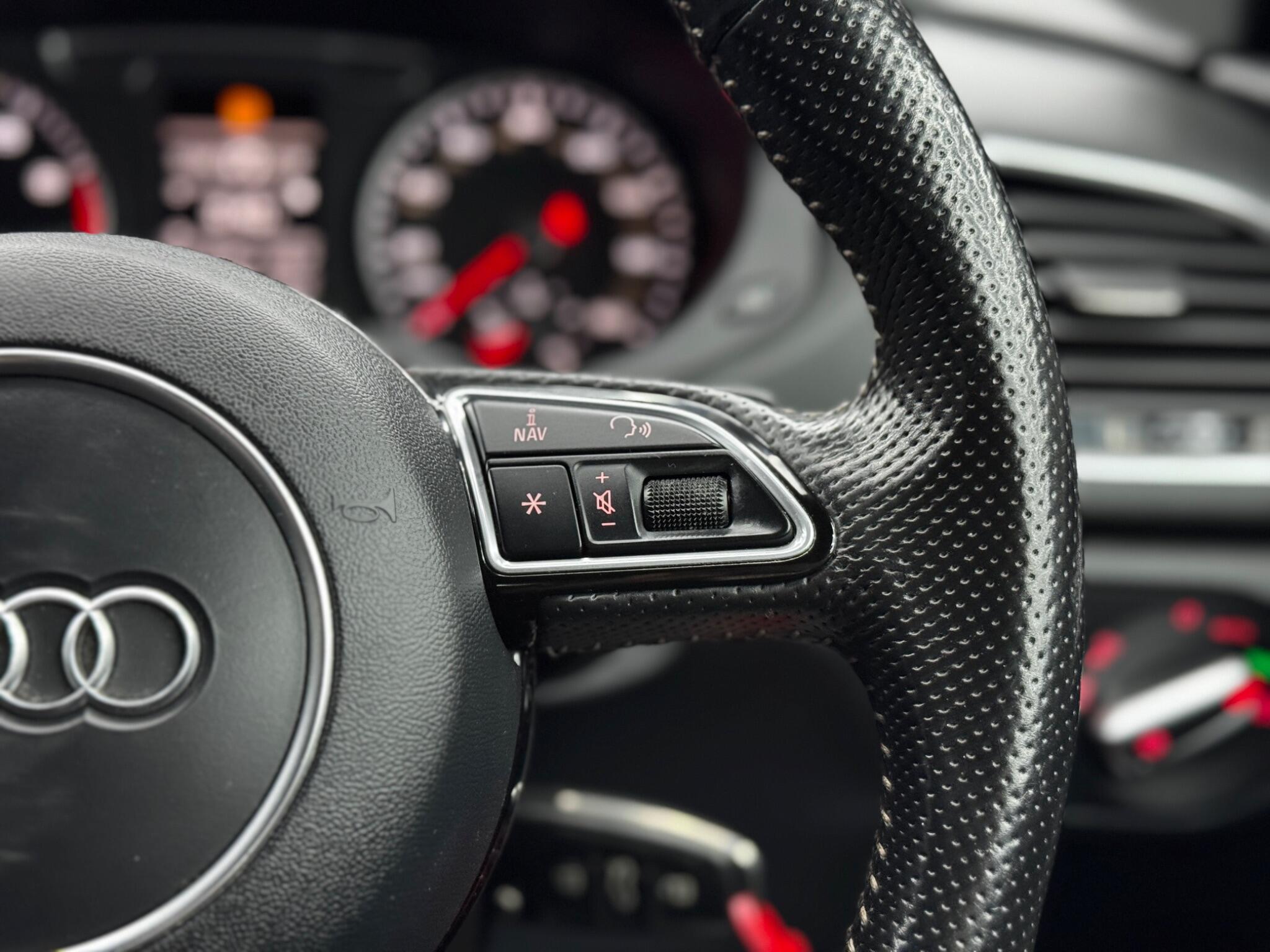 Audi Q3 view 21