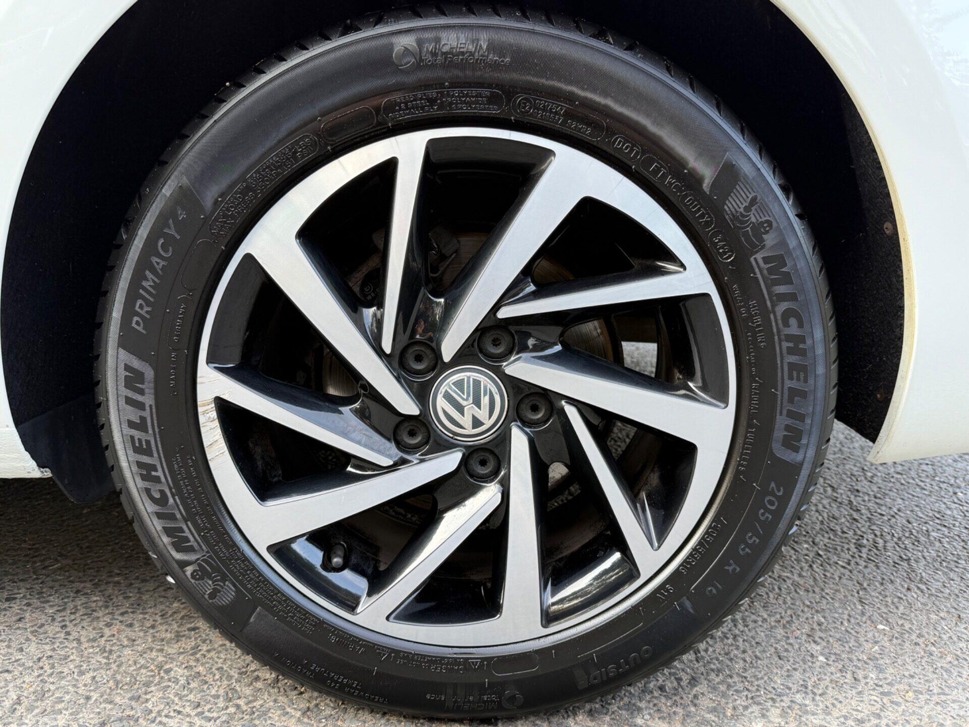 Volkswagen Golf view 62