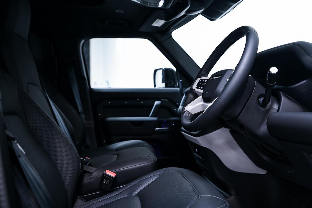 Land Rover Defender view 11