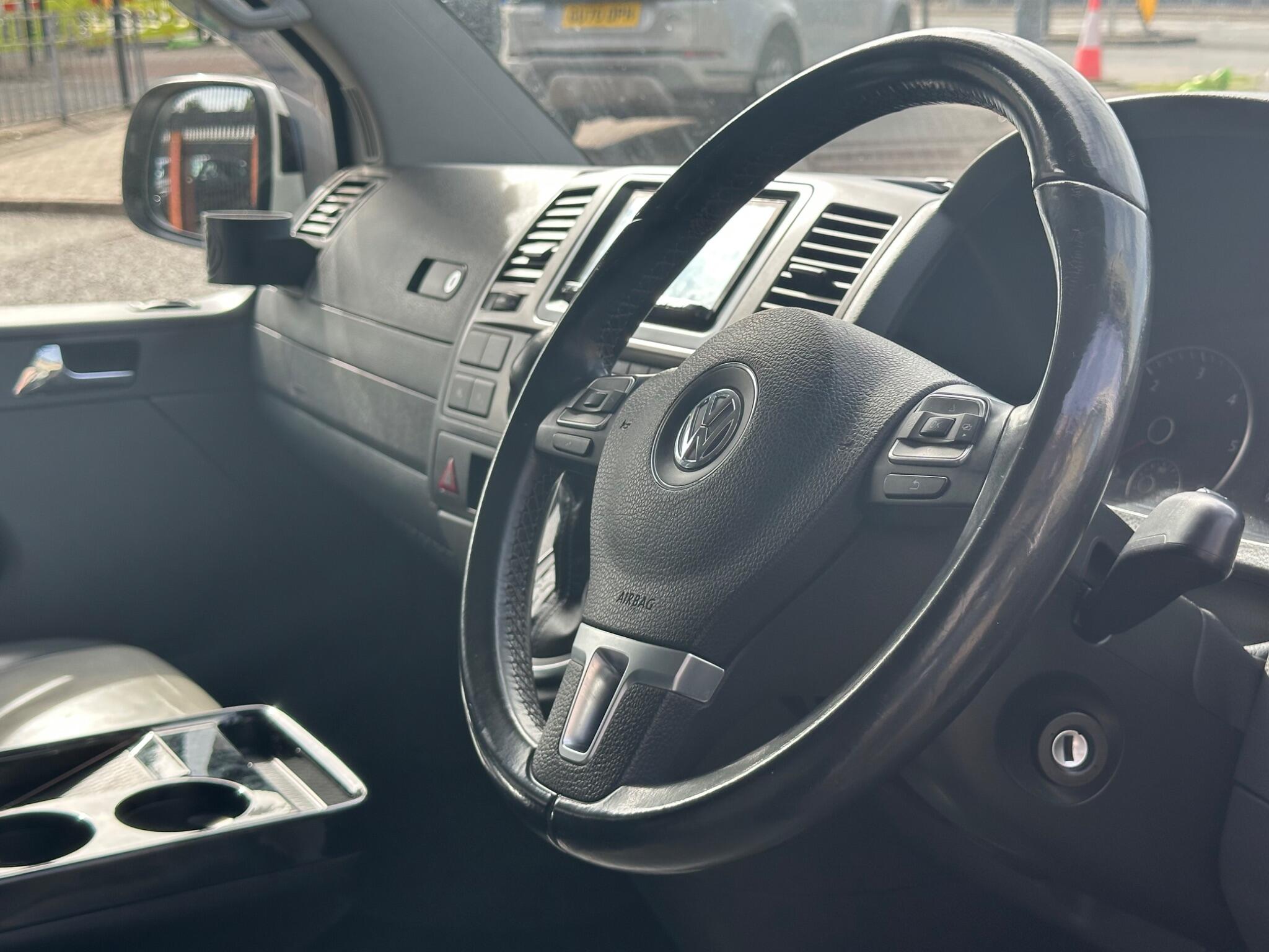 Volkswagen Caravelle view 23