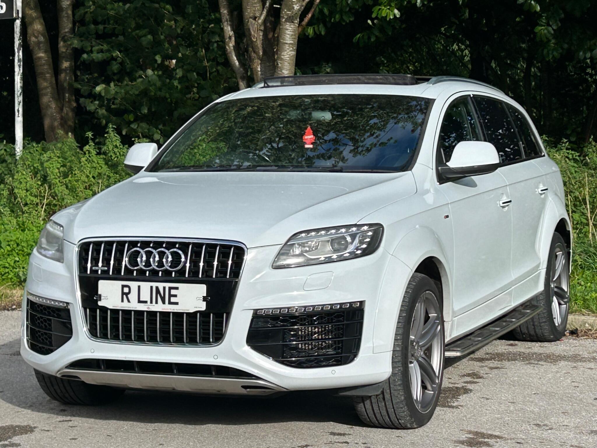 Audi Q7 view 9