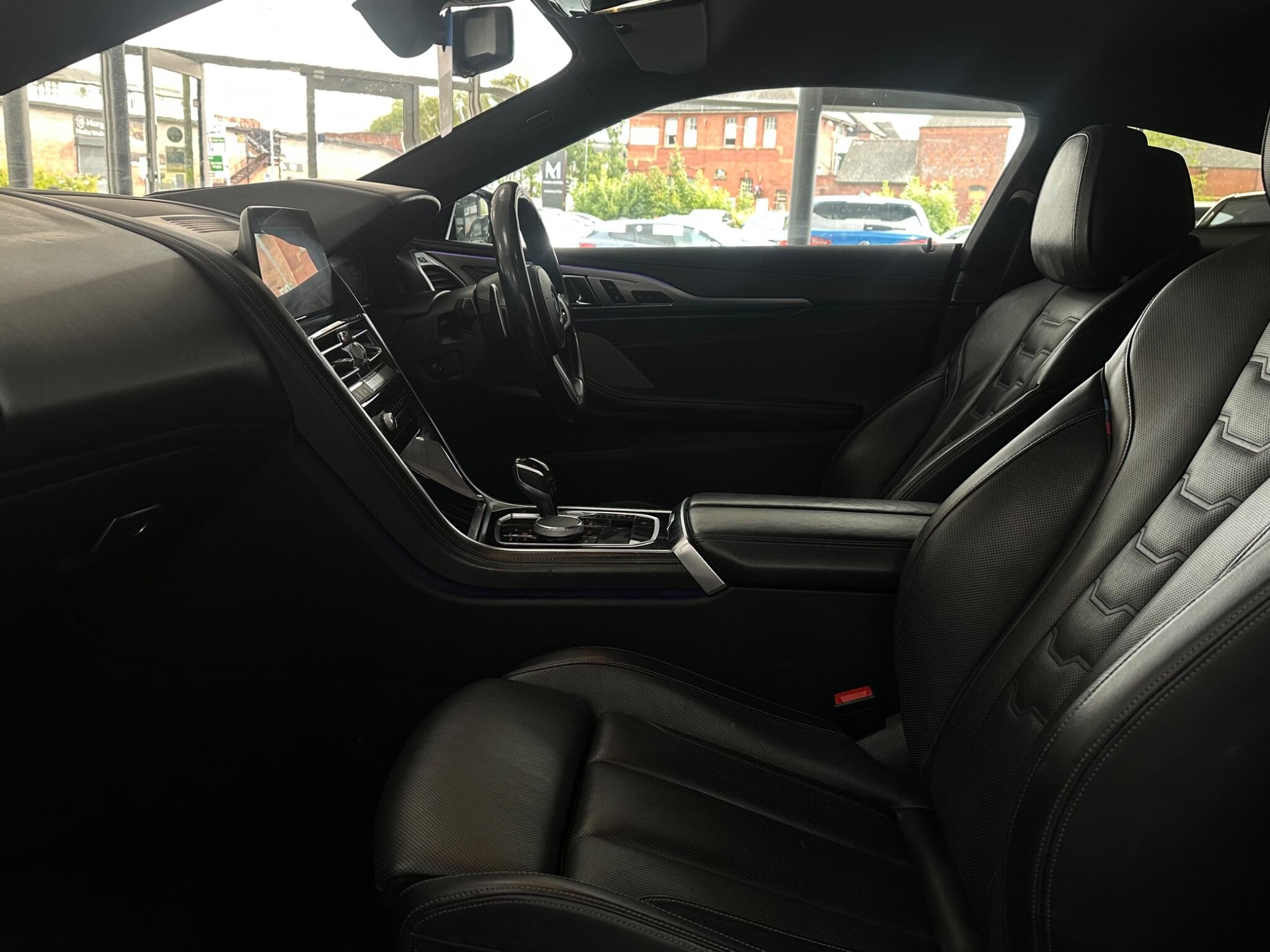 BMW 8 Series view 35