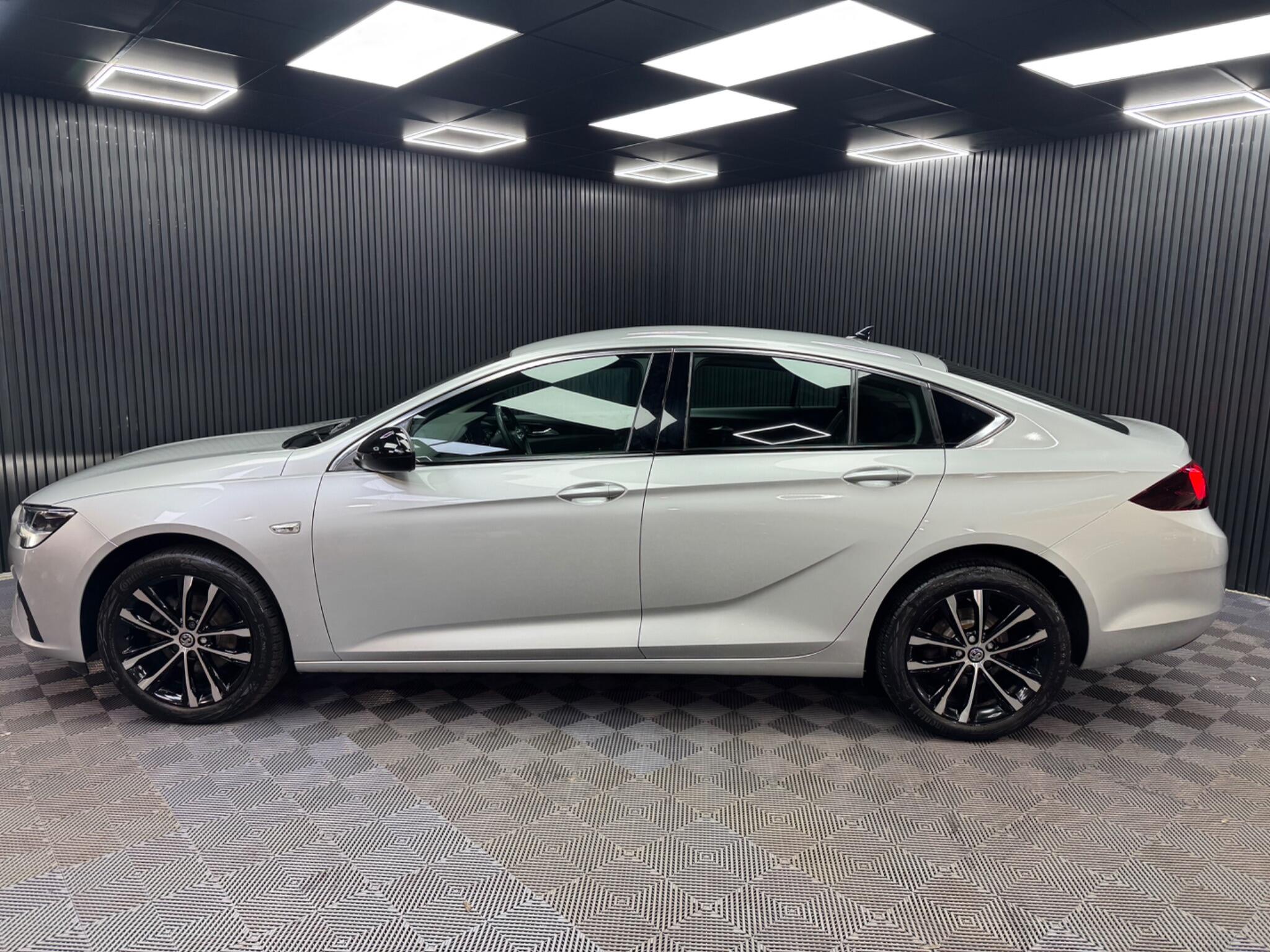 Vauxhall Insignia view 6
